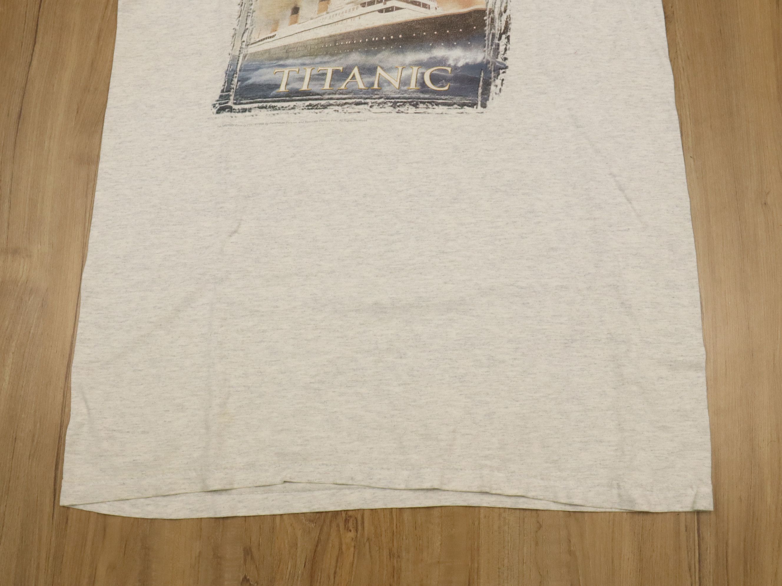 Vintage Vintage 90's Titanic Iconic Movie Shirt Size US XL / EU 56 / 4 - 7 Thumbnail