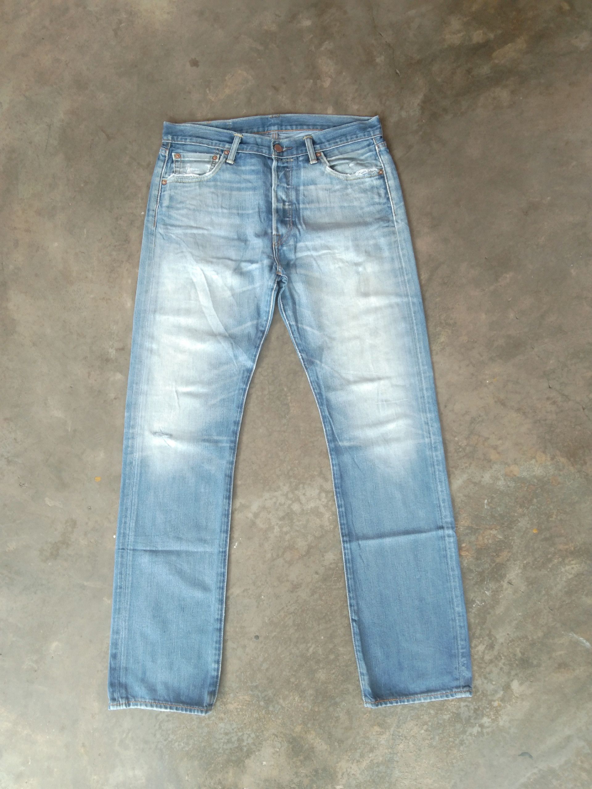 Levi's Vintage Levi's 501 Faded Blue Distressed Jeans 33x34 Size US 33 - 1 Thumbnail