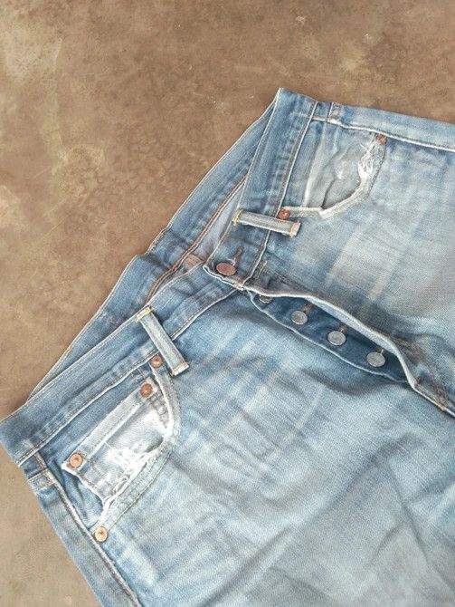 Levi's Vintage Levi's 501 Faded Blue Distressed Jeans 33x34 Size US 33 - 4 Thumbnail