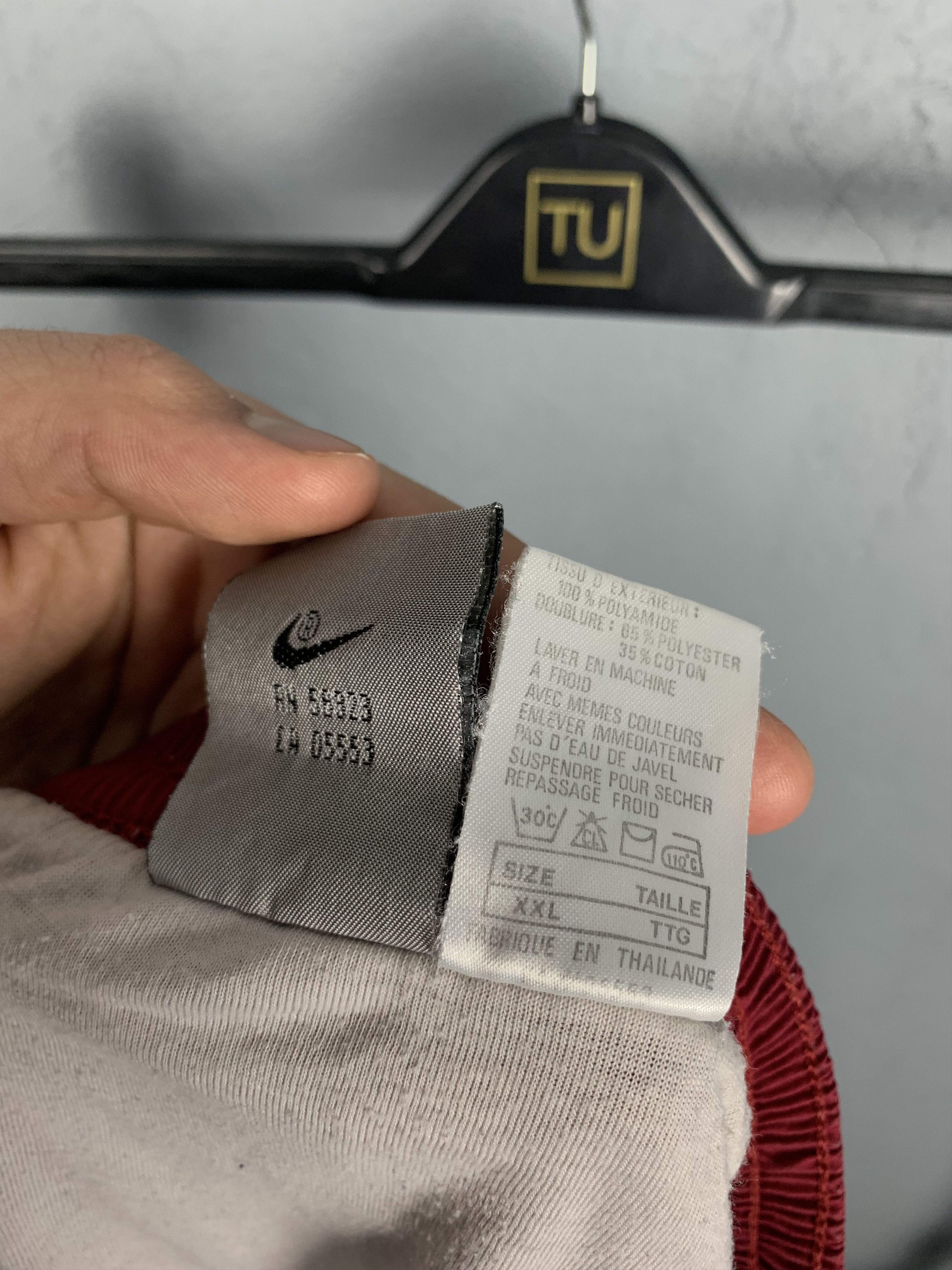 Nike Nike 90s Vintage Mens Nylon Shorts Size US 36 / EU 52 - 8 Thumbnail