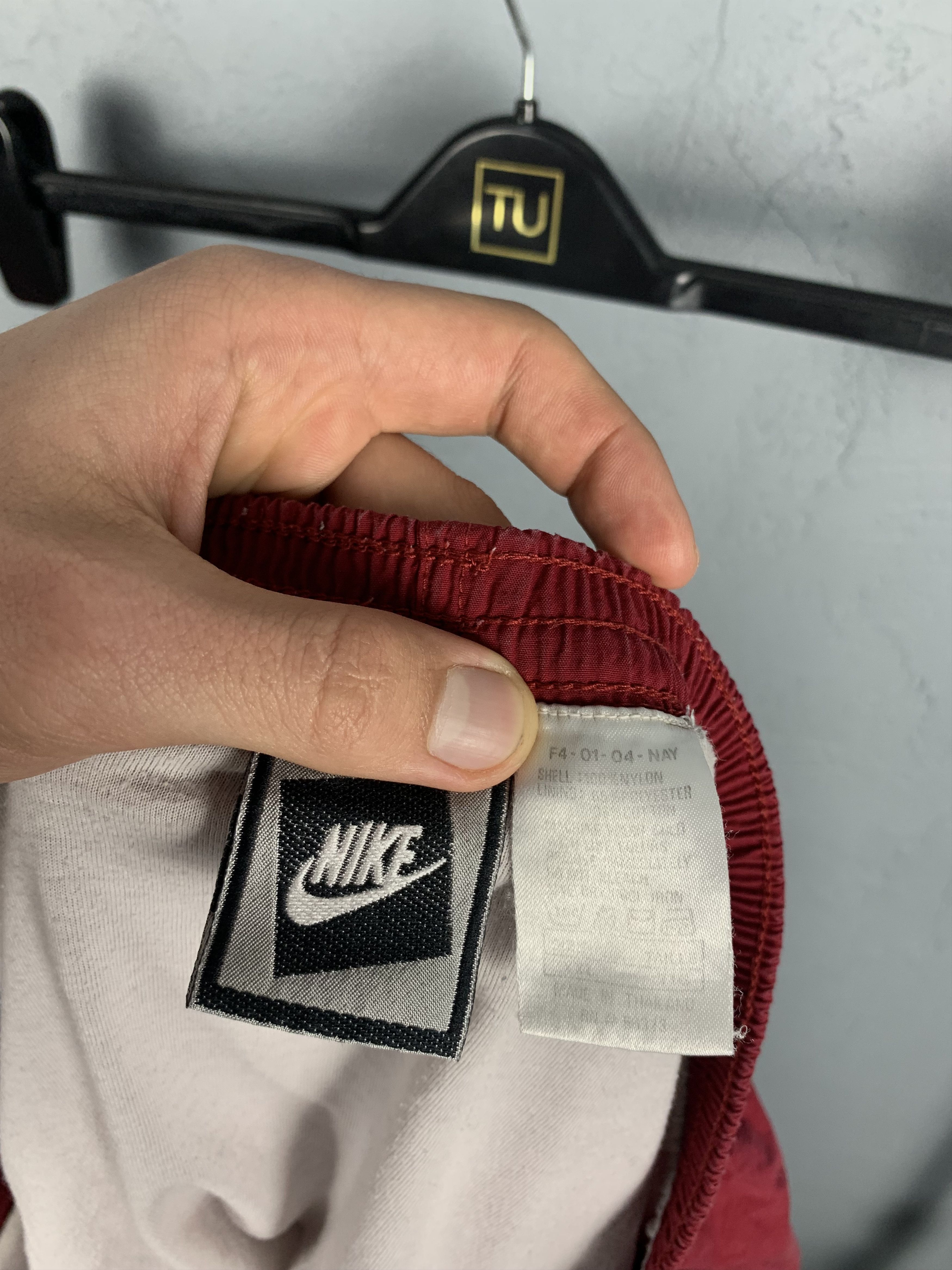 Nike Nike 90s Vintage Mens Nylon Shorts Size US 36 / EU 52 - 7 Thumbnail