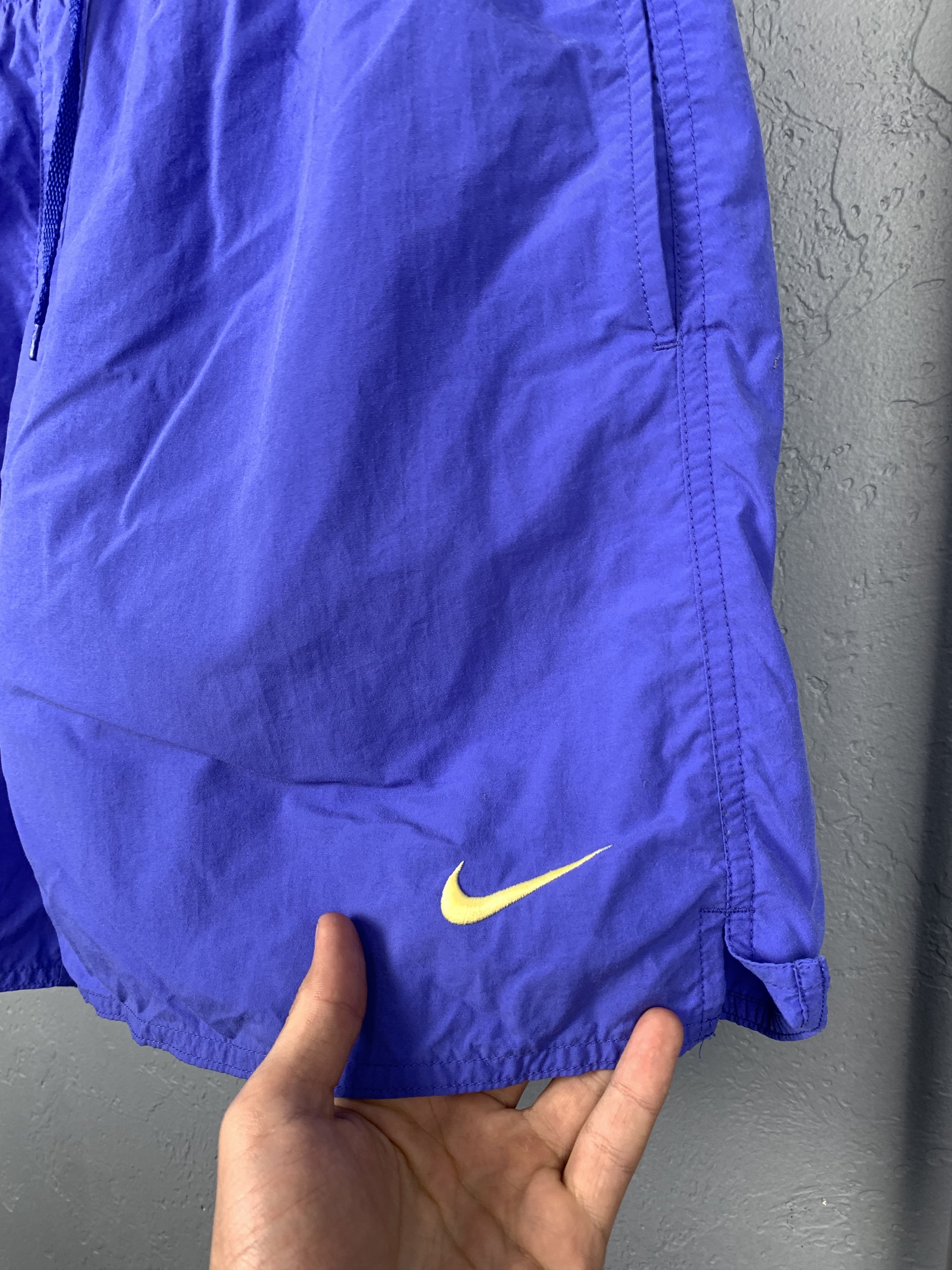 Nike Nike 90s Vintage Mens Nylon Shorts Size US 36 / EU 52 - 4 Thumbnail