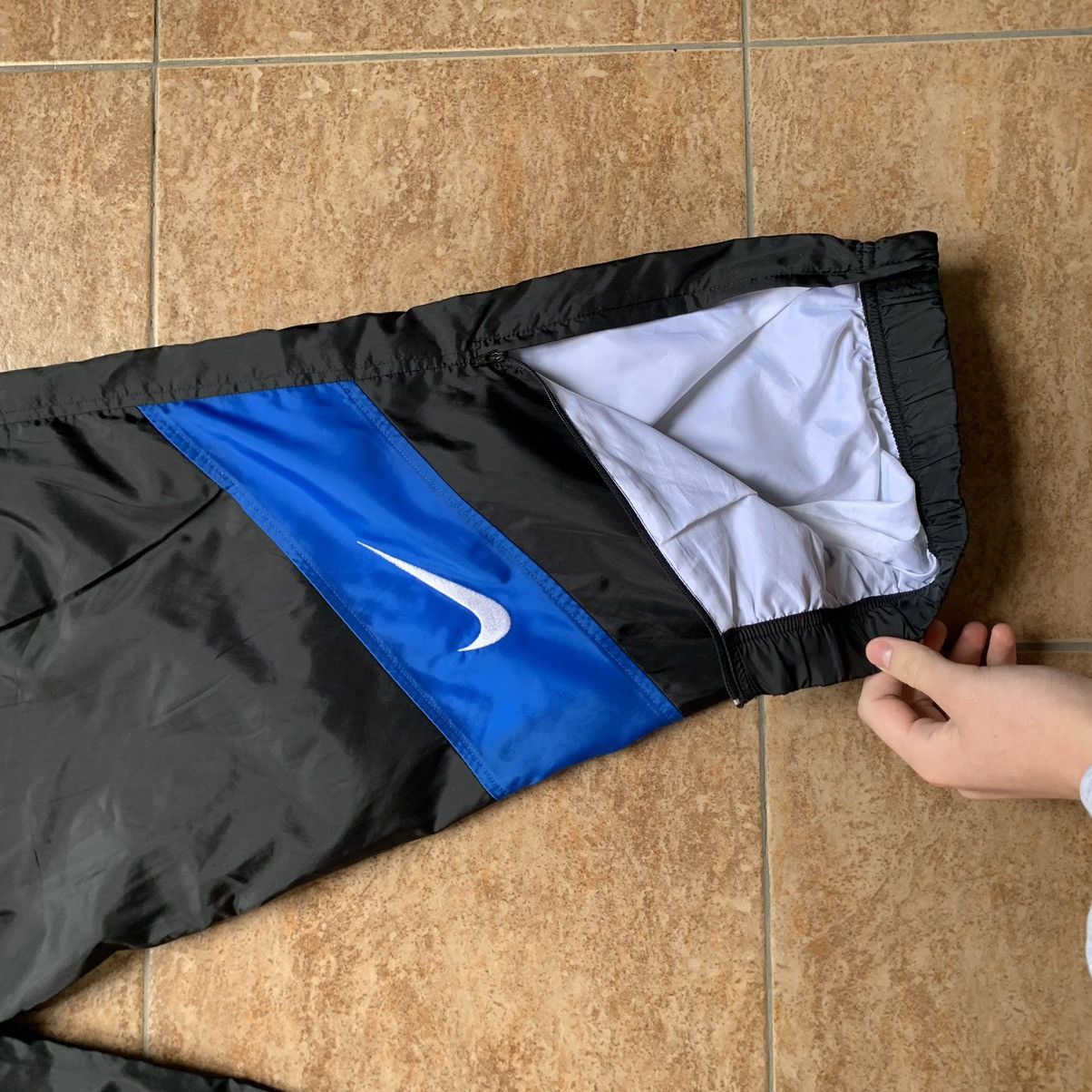 Nike × Vintage Vintage 90s Nike Nylon Rare Jogger pants Size US 34 / EU 50 - 7 Thumbnail