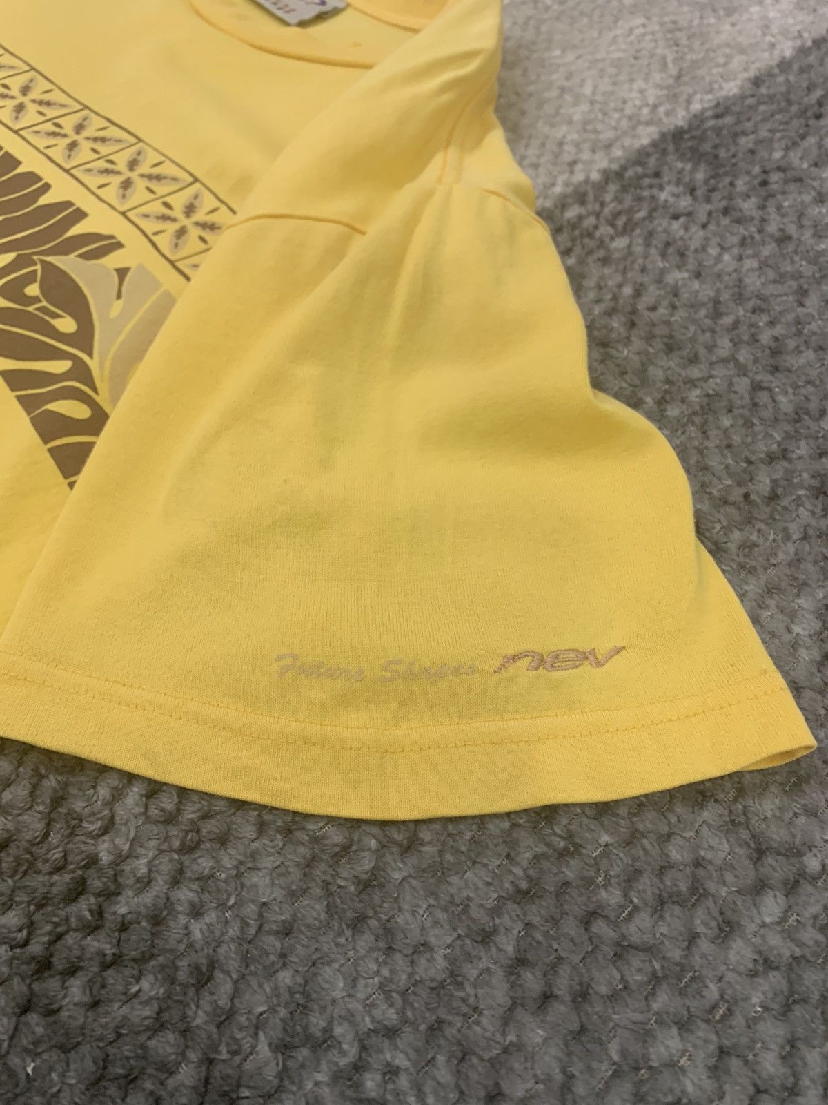 Future NEV FUTURE SHAPE Vintage 90s Big Logo Hawaii Surf Style Tee Size US M / EU 48-50 / 2 - 6 Thumbnail