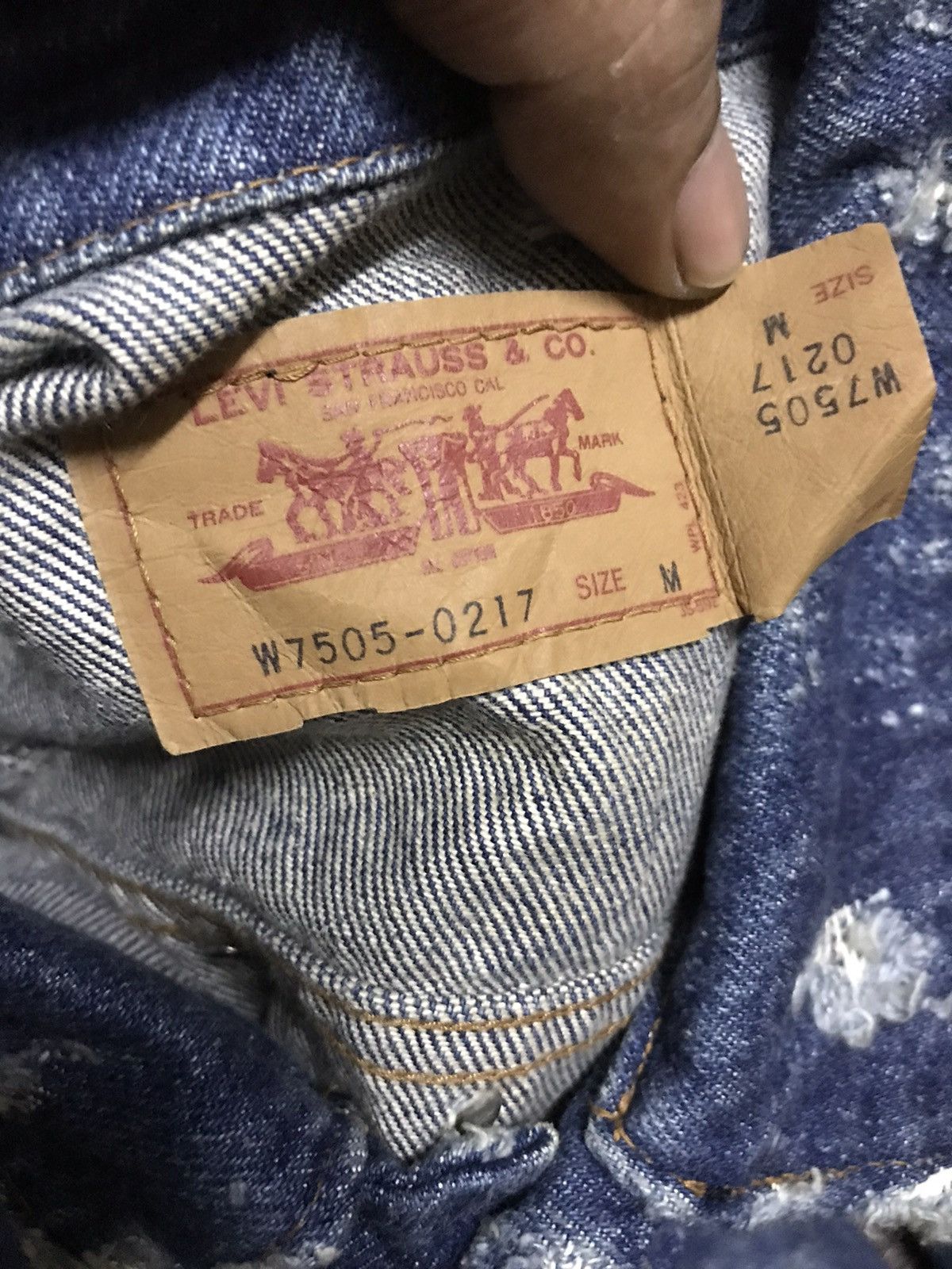 Levi's Vintage Clothing 🔥RARE🔥Levi’s distressed denim jacket Size US M / EU 48-50 / 2 - 5 Thumbnail
