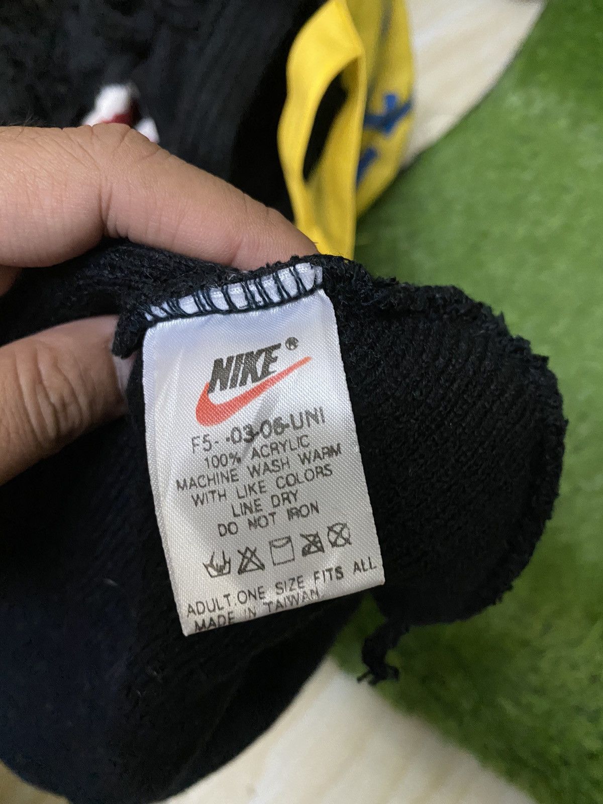 Nike Rare!! Vintage 90s Nike Center Logo Beanie Hat Size ONE SIZE - 4 Thumbnail