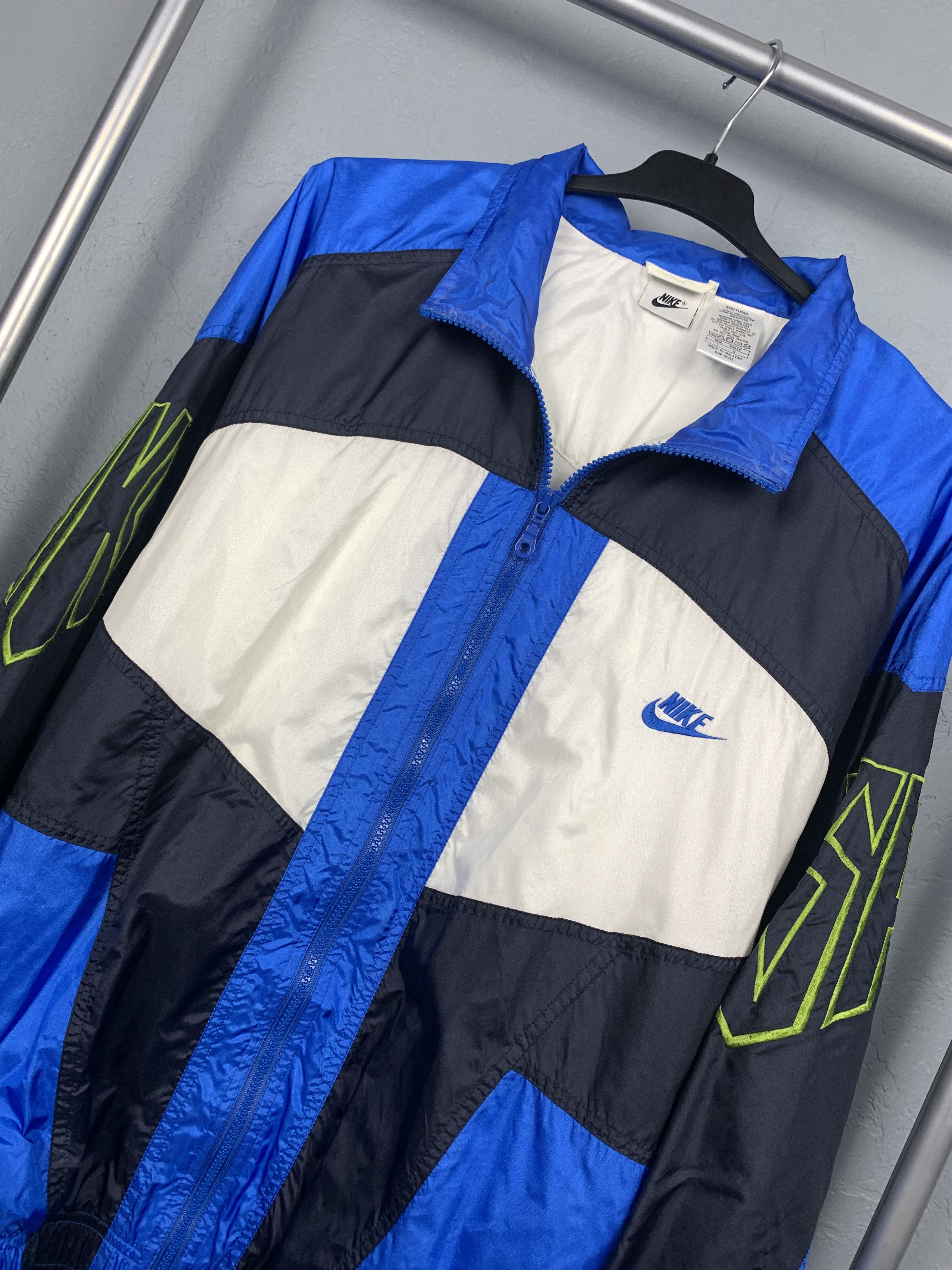 Nike × Vintage NIKE USA 90's Vintage Mens Windbreaker Track Top Jacket Size US L / EU 52-54 / 3 - 2 Thumbnail