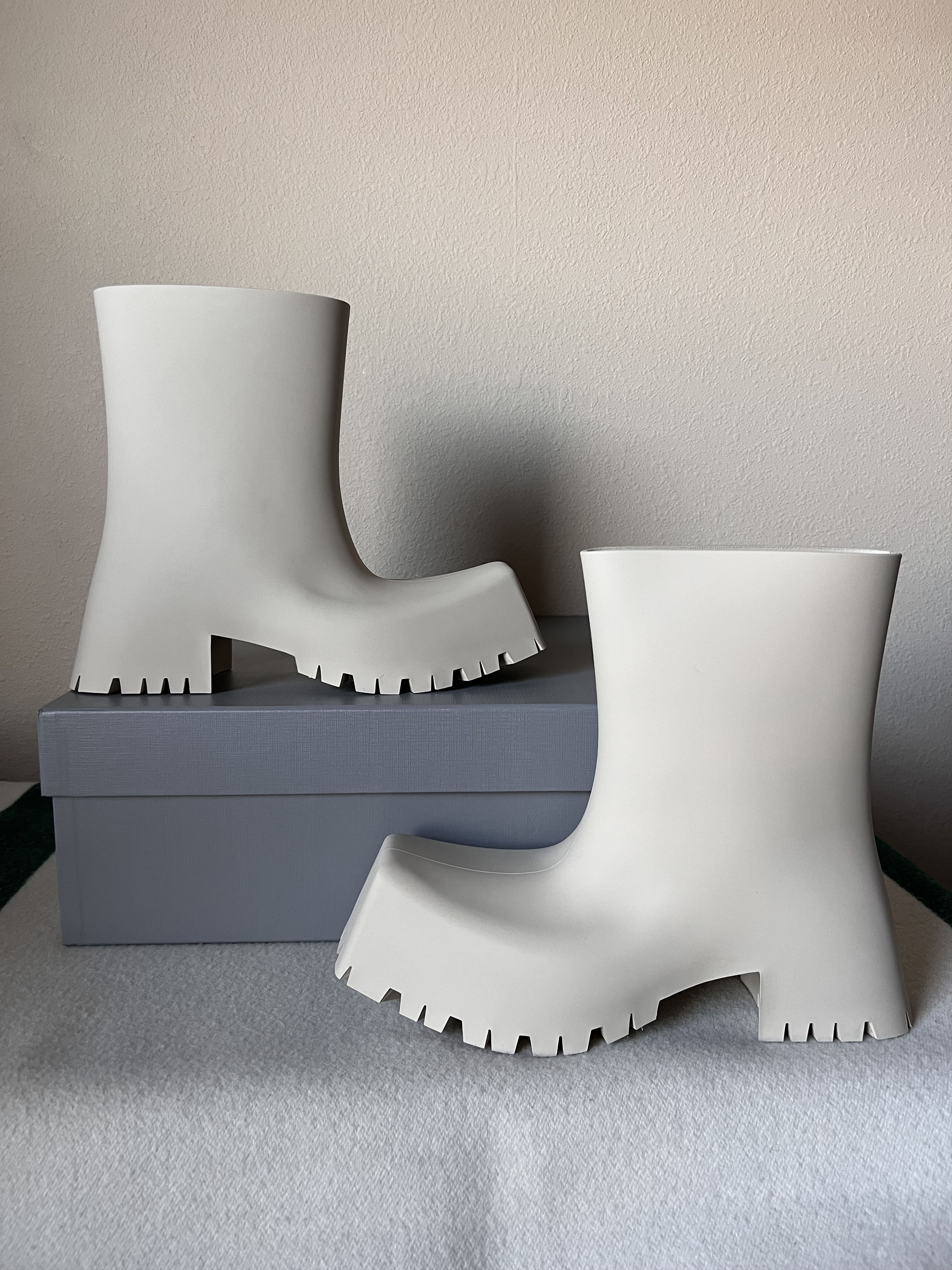 Balenciaga Balenciaga Trooper Boots in Beige Size US 8 / EU 41 - 2 Thumbnail