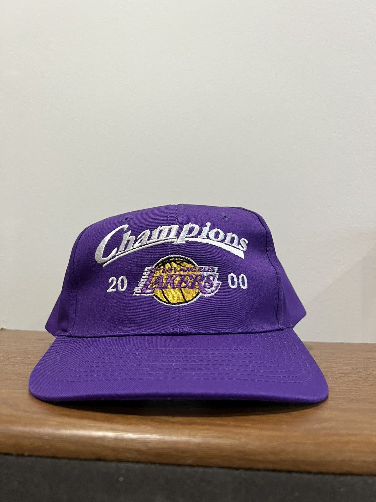 Vintage Vintage 2000 Lakers Champions Hat Size ONE SIZE - 1 Thumbnail