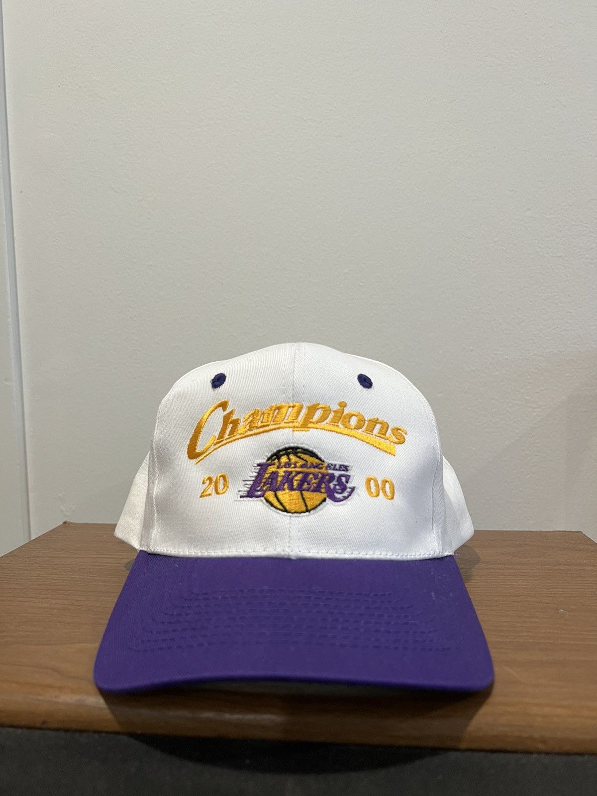 Vintage Vintage 2000 Lakers Champion Hat Size ONE SIZE - 1 Thumbnail