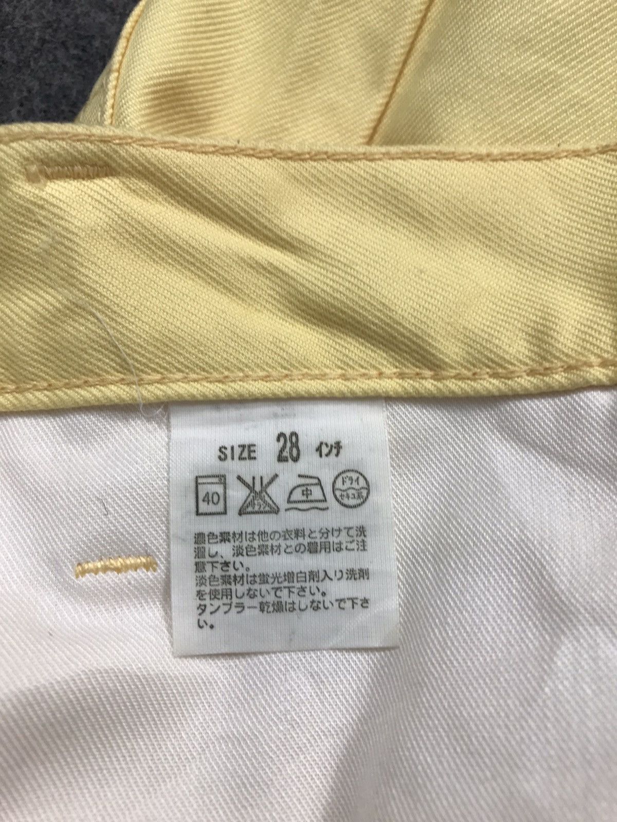 Levi's × Vintage Vintage Levi’s 519 Colour Yellow Zipper Design Size US 29 - 16 Thumbnail