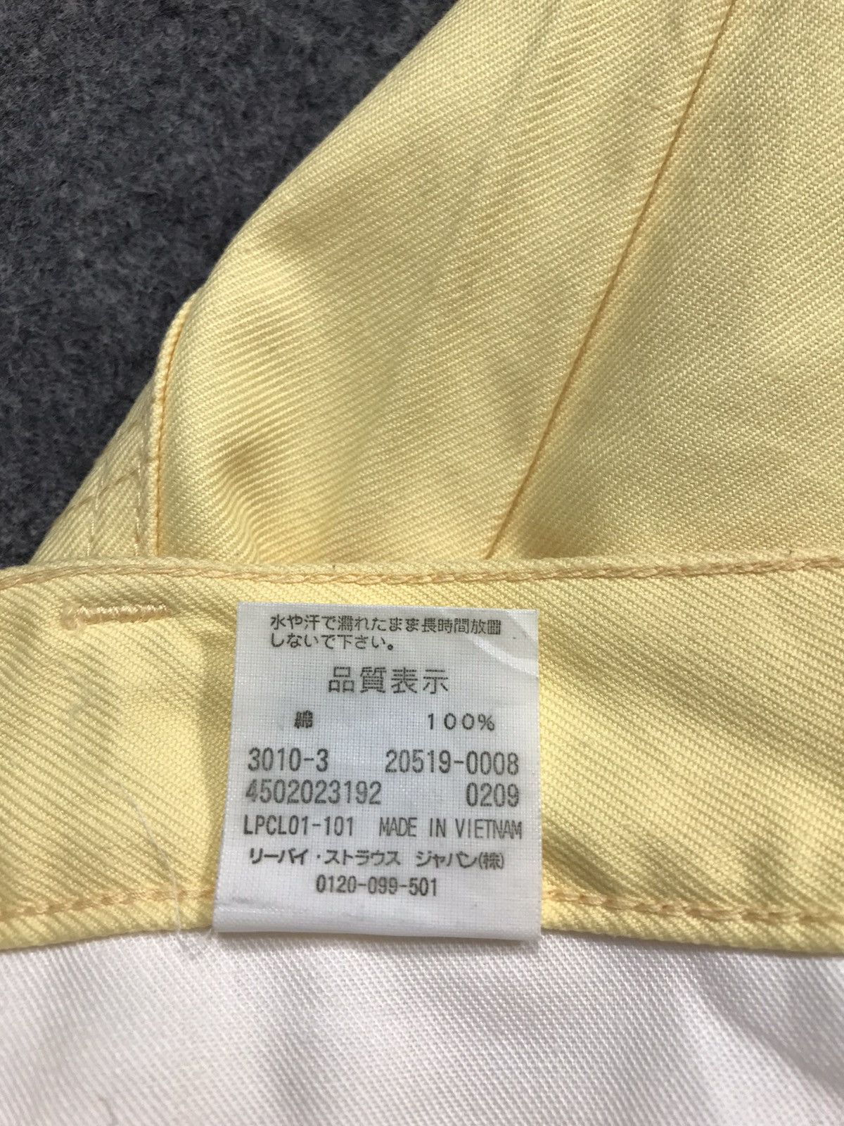 Levi's × Vintage Vintage Levi’s 519 Colour Yellow Zipper Design Size US 29 - 17 Thumbnail