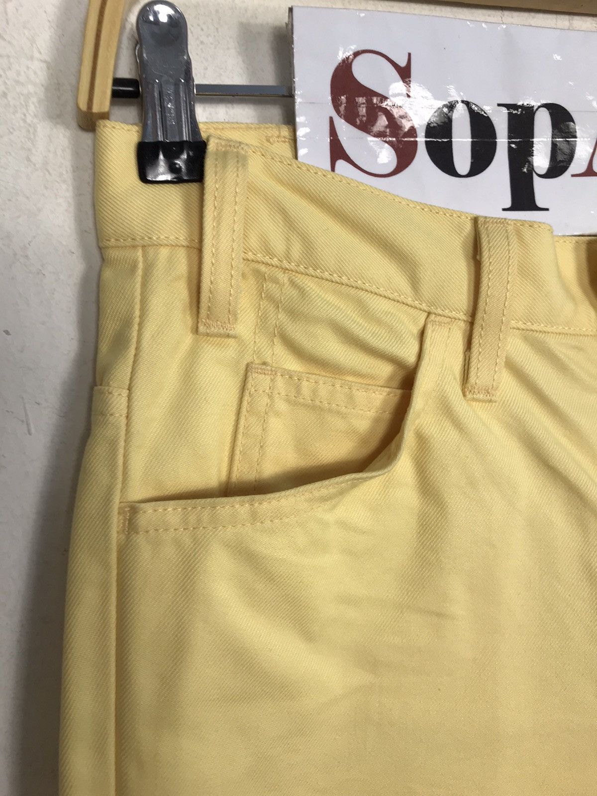 Levi's × Vintage Vintage Levi’s 519 Colour Yellow Zipper Design Size US 29 - 9 Thumbnail