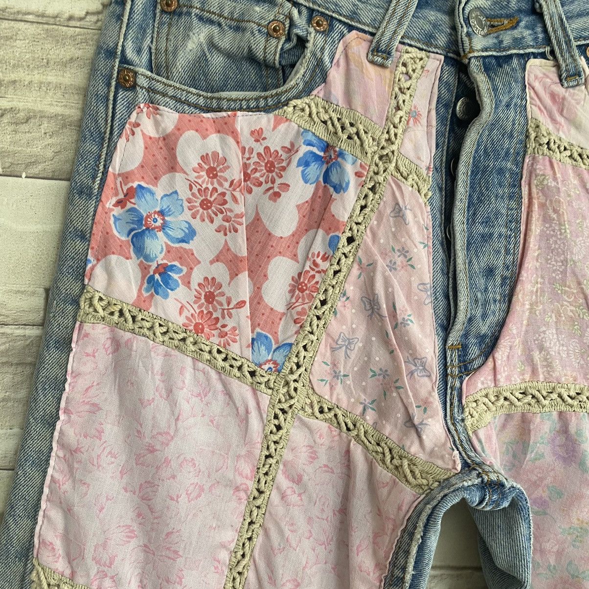 Levi's Vintage 90s ReMade Levis 501 Patchwork Floral Jeans 28x28 Size US 28 / EU 44 - 6 Thumbnail
