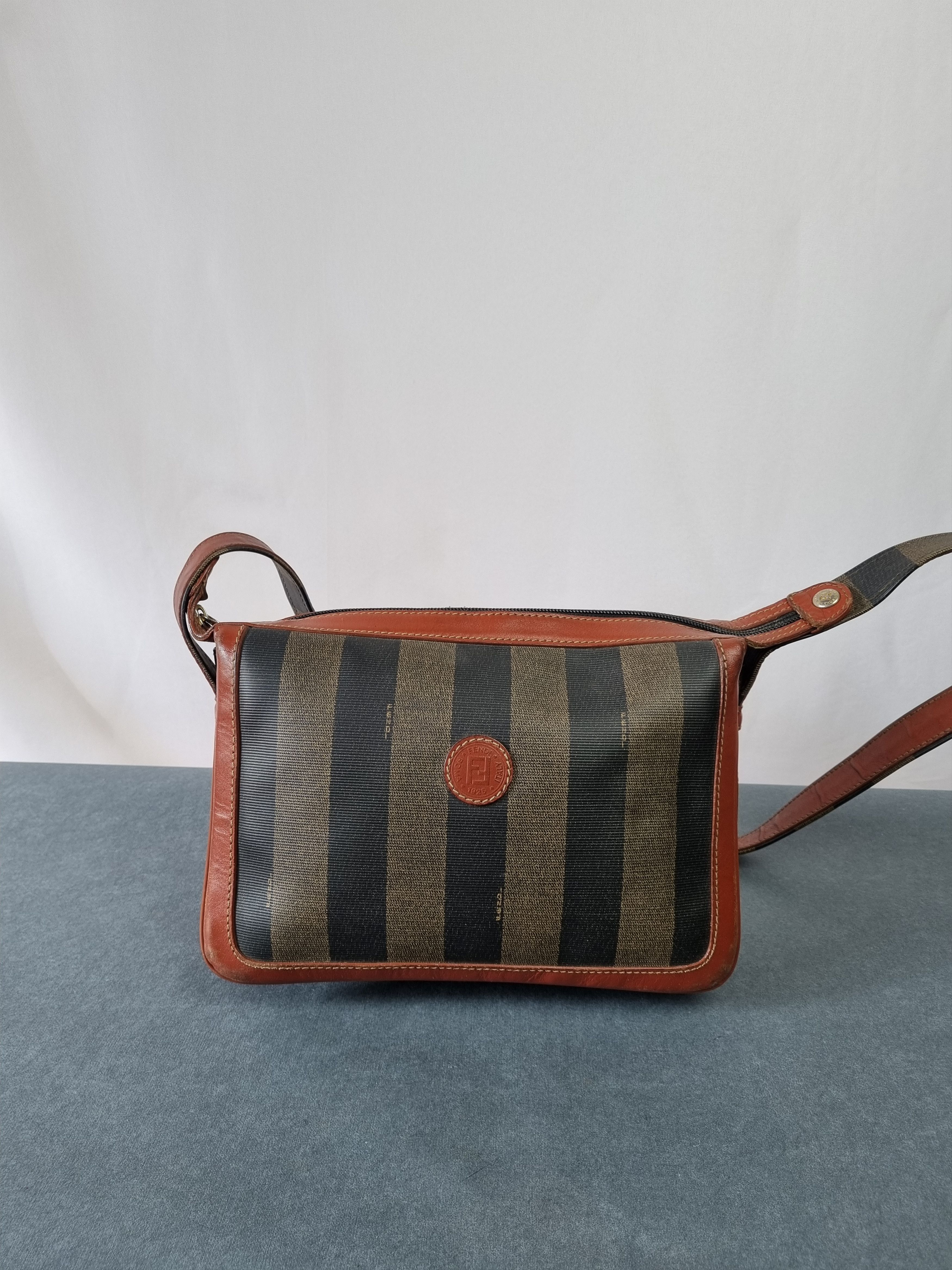 Fendi × Leather × Vintage 90s Vintage FENDI Leather Straps Shoulder Bag Size ONE SIZE - 3 Thumbnail