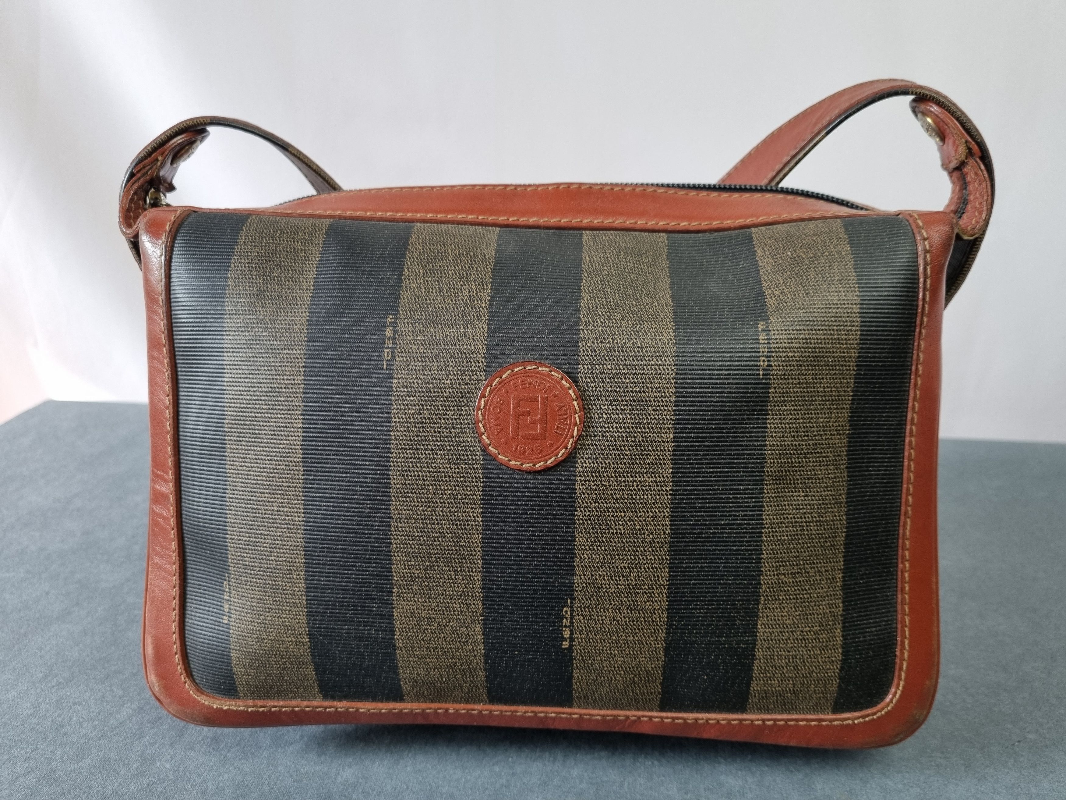 Fendi × Leather × Vintage 90s Vintage FENDI Leather Straps Shoulder Bag Size ONE SIZE - 4 Thumbnail