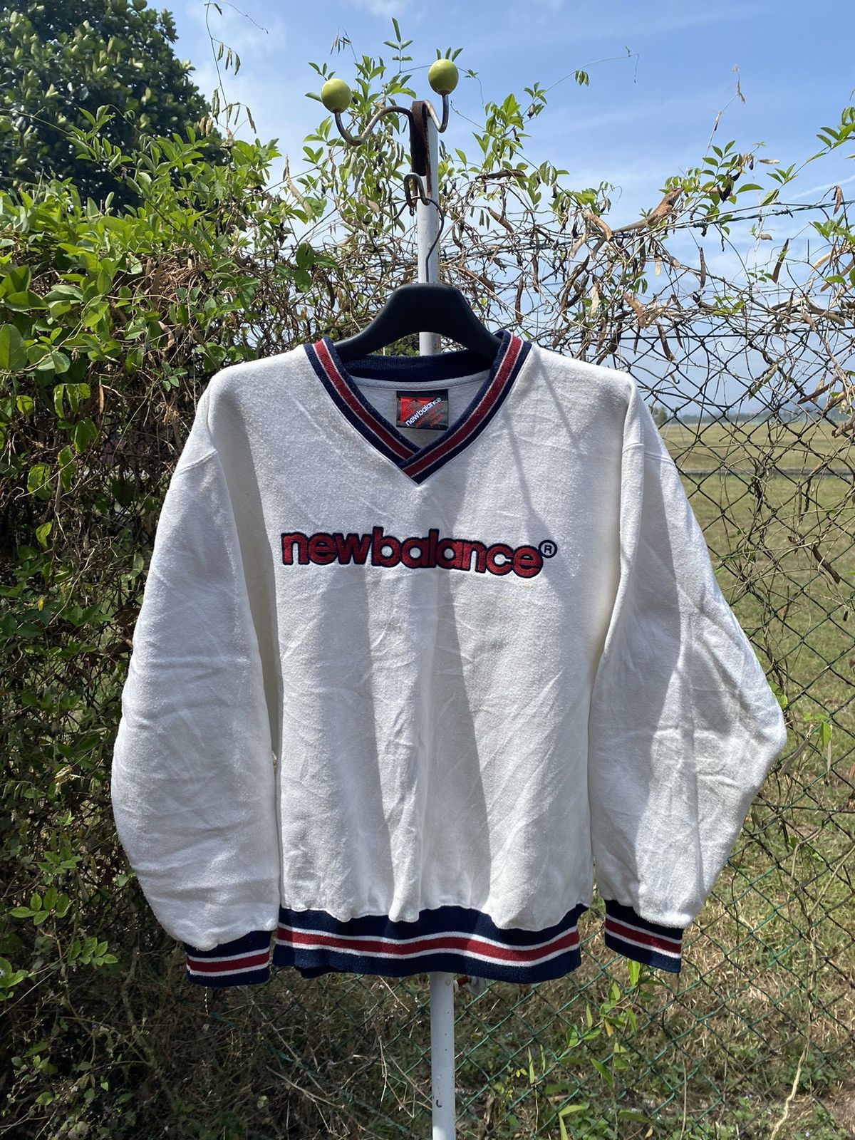 New Balance Vintage 90s New Balance Embroidery Big Logo Spellout V-neck Size US L / EU 52-54 / 3 - 1 Thumbnail