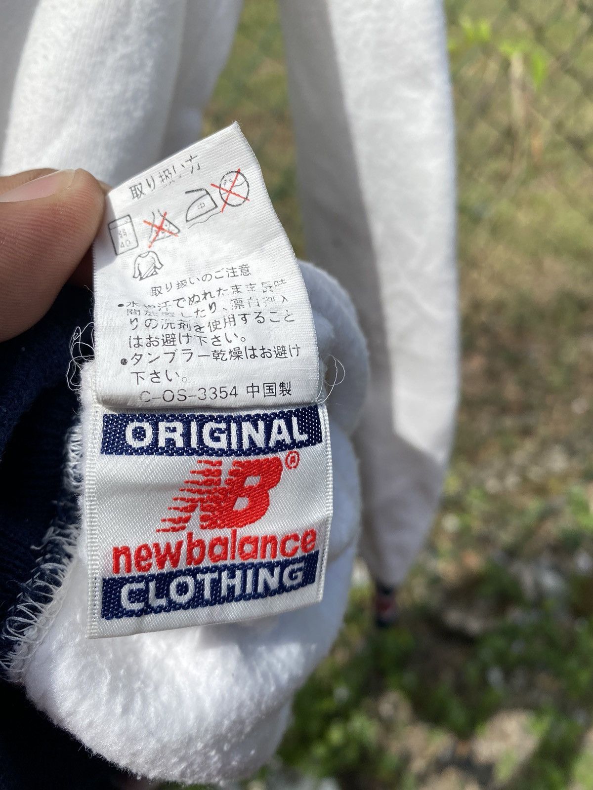 New Balance Vintage 90s New Balance Embroidery Big Logo Spellout V-neck Size US L / EU 52-54 / 3 - 3 Thumbnail