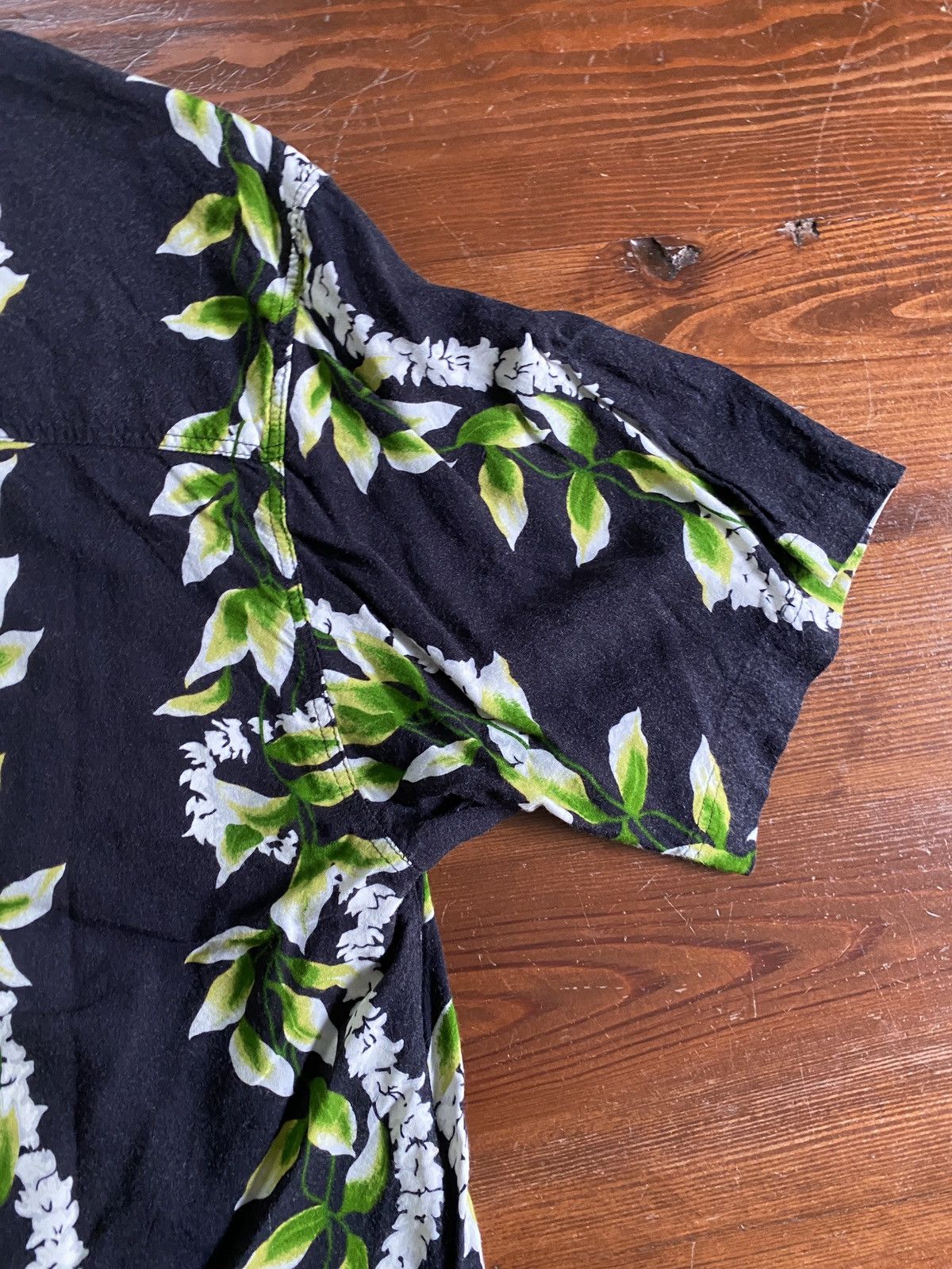 Vintage Vintage 90’s Thums Up Faded Hawaiian Style Rayon Button Up Size US S / EU 44-46 / 1 - 12 Thumbnail