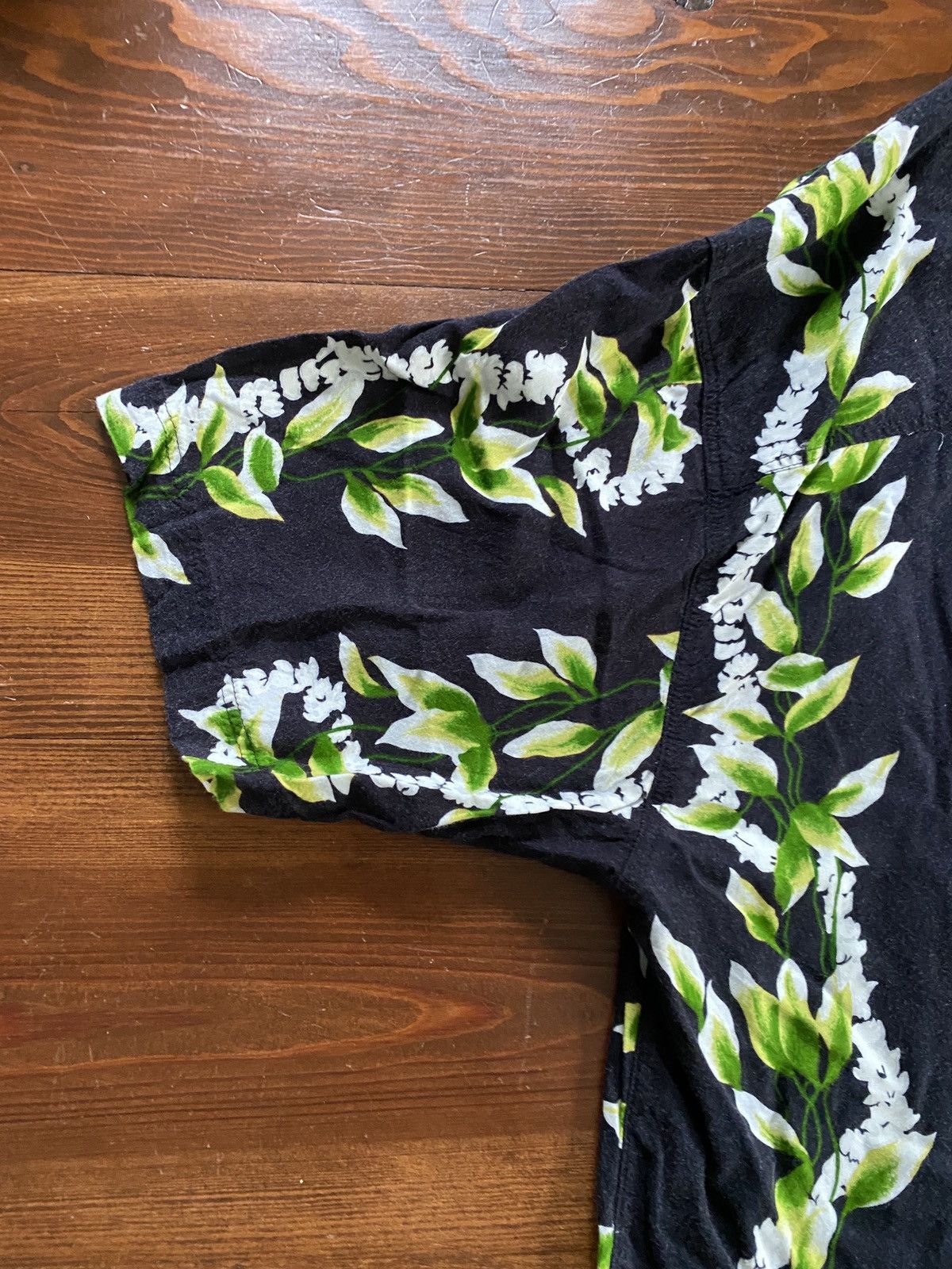 Vintage Vintage 90’s Thums Up Faded Hawaiian Style Rayon Button Up Size US S / EU 44-46 / 1 - 11 Thumbnail
