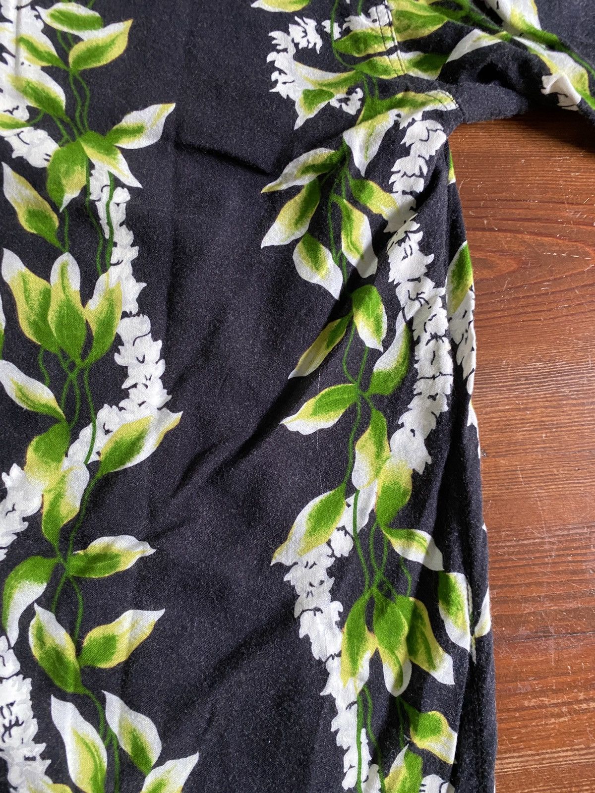 Vintage Vintage 90’s Thums Up Faded Hawaiian Style Rayon Button Up Size US S / EU 44-46 / 1 - 13 Thumbnail