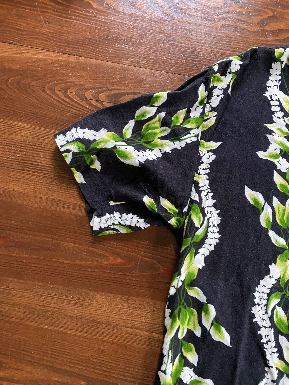 Vintage Vintage 90’s Thums Up Faded Hawaiian Style Rayon Button Up Size US S / EU 44-46 / 1 - 4 Thumbnail