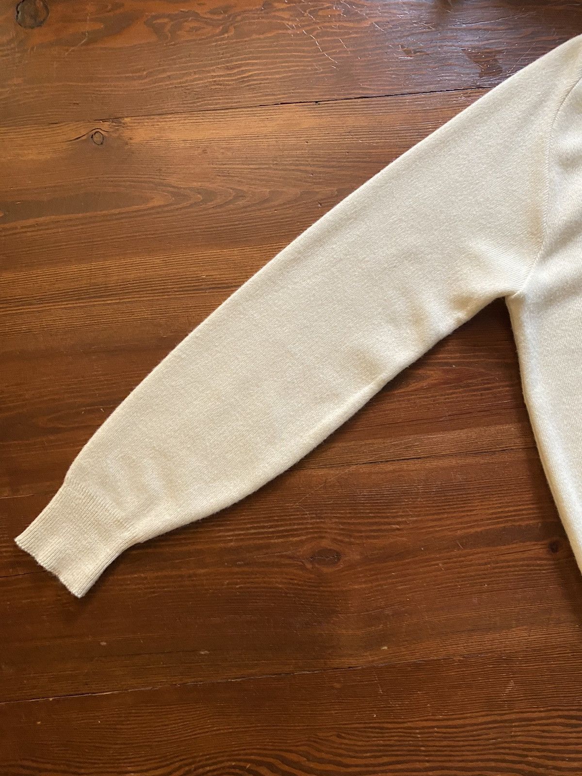 Vintage Vintage 90’s Duron Paint Embroidery V-Neck Sweater Size US L / EU 52-54 / 3 - 5 Thumbnail