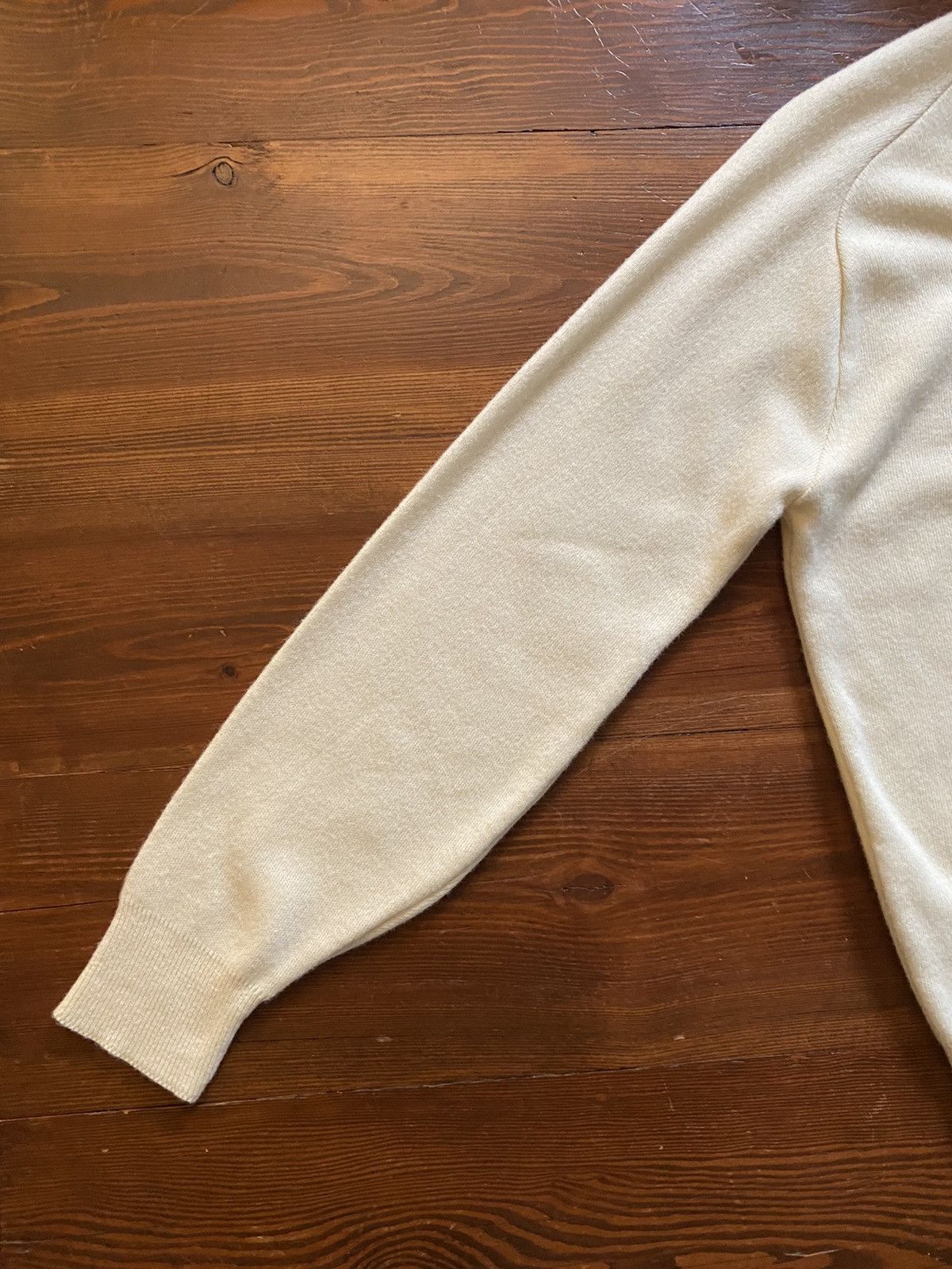 Vintage Vintage 90’s Duron Paint Embroidery V-Neck Sweater Size US L / EU 52-54 / 3 - 9 Thumbnail