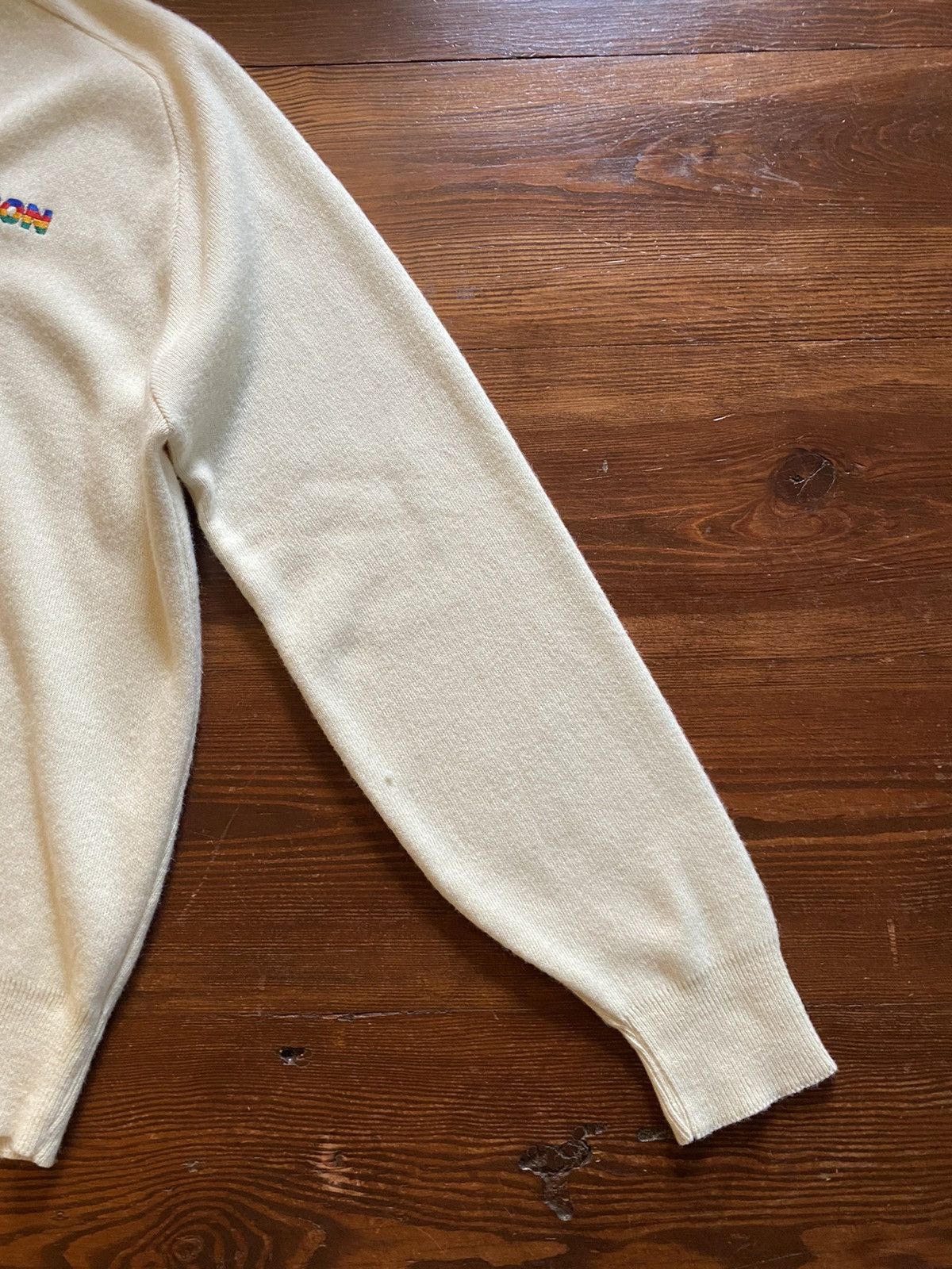 Vintage Vintage 90’s Duron Paint Embroidery V-Neck Sweater Size US L / EU 52-54 / 3 - 4 Thumbnail