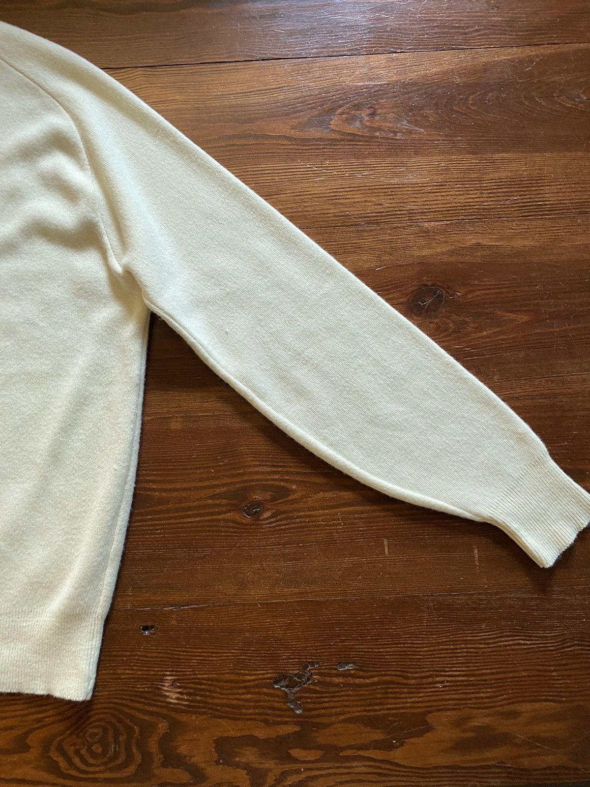 Vintage Vintage 90’s Duron Paint Embroidery V-Neck Sweater Size US L / EU 52-54 / 3 - 8 Thumbnail