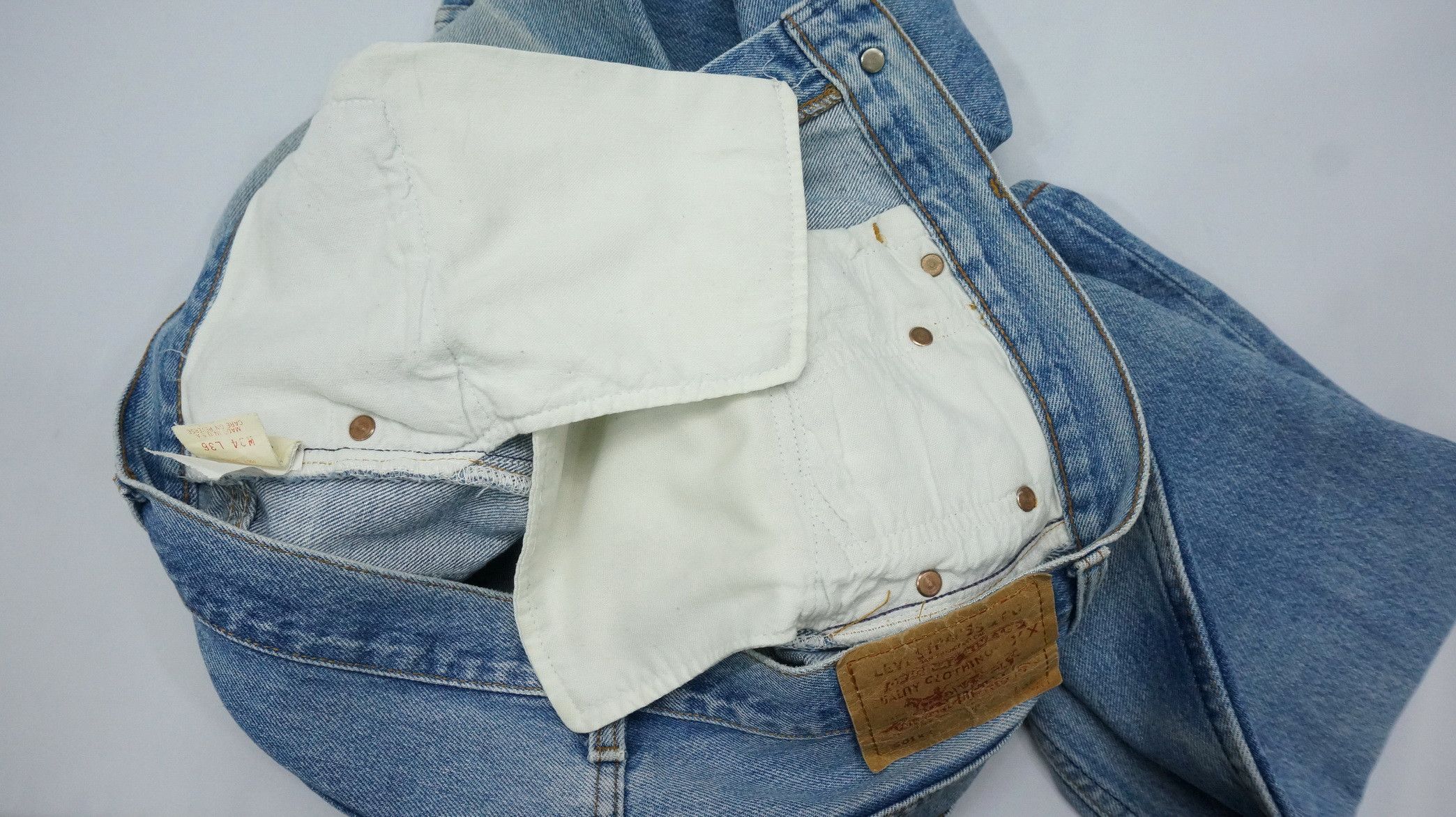 Levi's Vintage Clothing Levi's 501XX Vintage 90s Made in USA Jeans LF18 Size US 32 / EU 48 - 18 Thumbnail