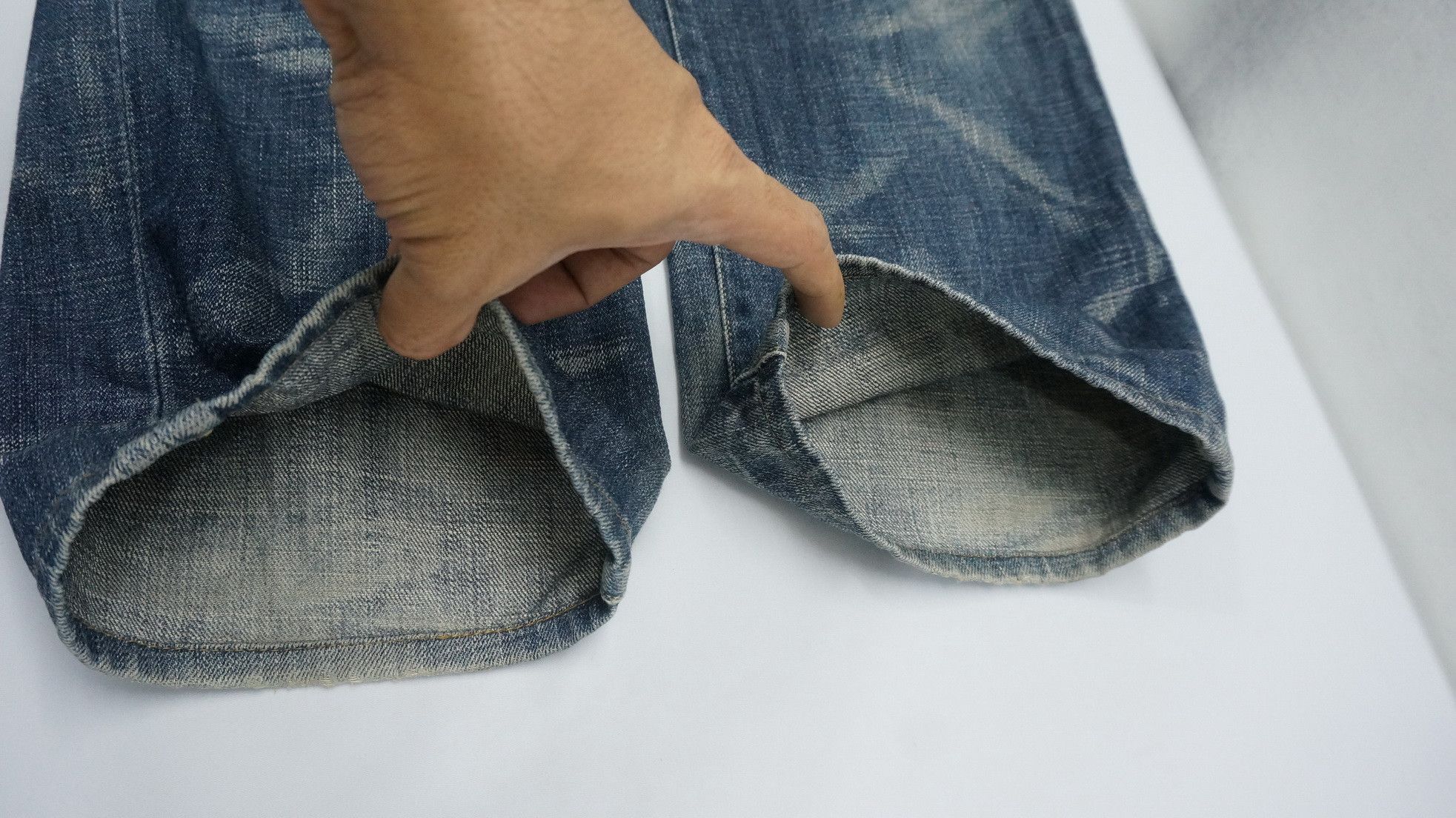 Levi's Vintage Clothing Levi's 552 Japan Vintage 90s Distressed Aging Jeans LF2 Size US 31 - 22 Thumbnail