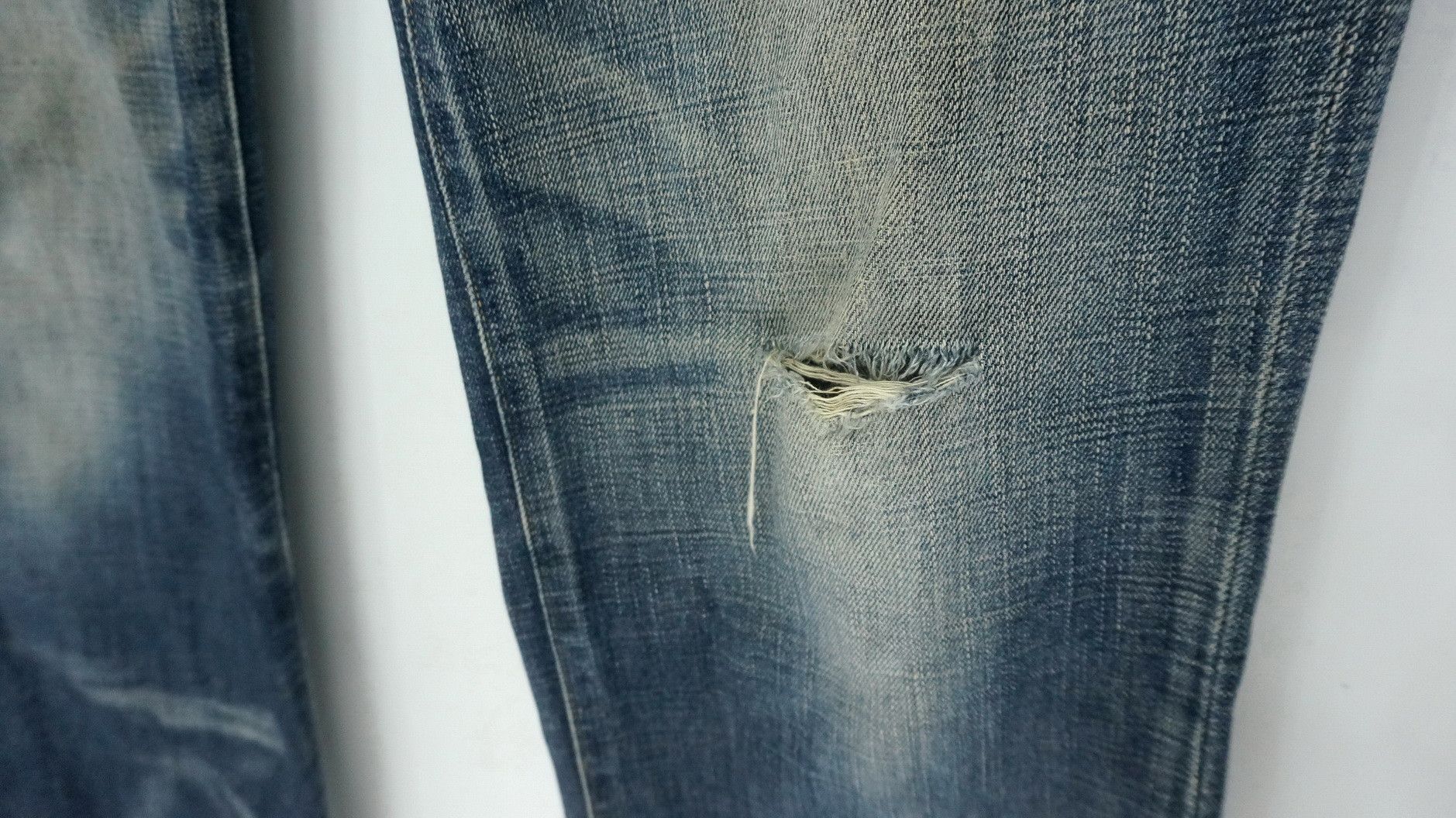 Levi's Vintage Clothing Levi's 552 Japan Vintage 90s Distressed Aging Jeans LF2 Size US 31 - 9 Thumbnail