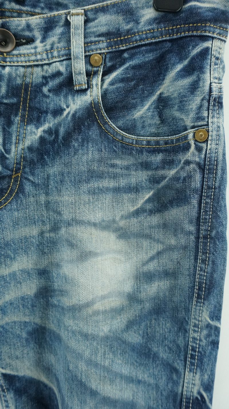 Japanese Brand Vintage BLUEWAY Full Whiskering Fade Distressed Denim Jeans Size US 32 / EU 48 - 6 Thumbnail
