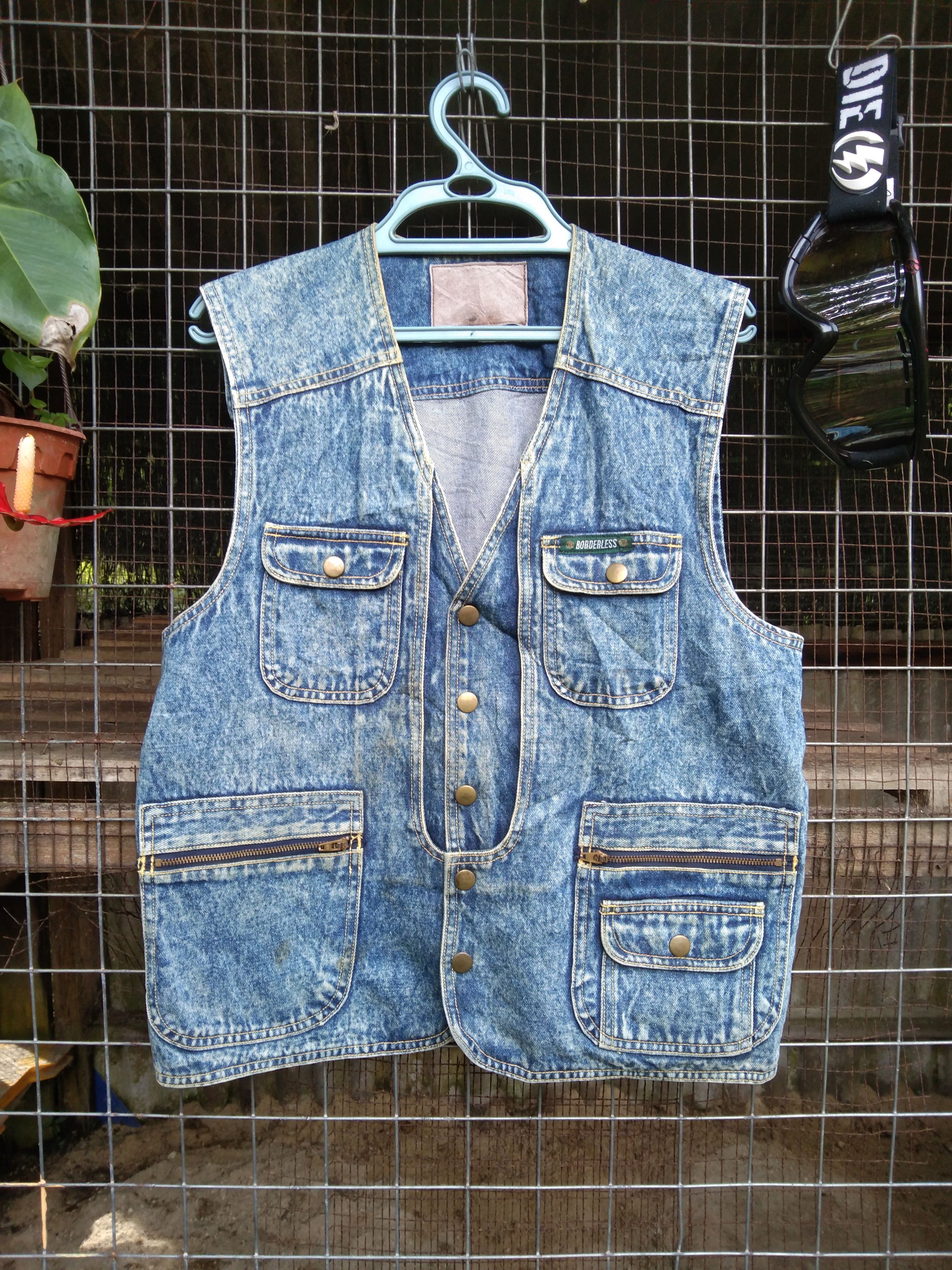 Japanese Brand × Vintage VINTAGE BORDERLESS MEN'S DENIM VEST JACKET Size US M / EU 48-50 / 2 - 1 Thumbnail