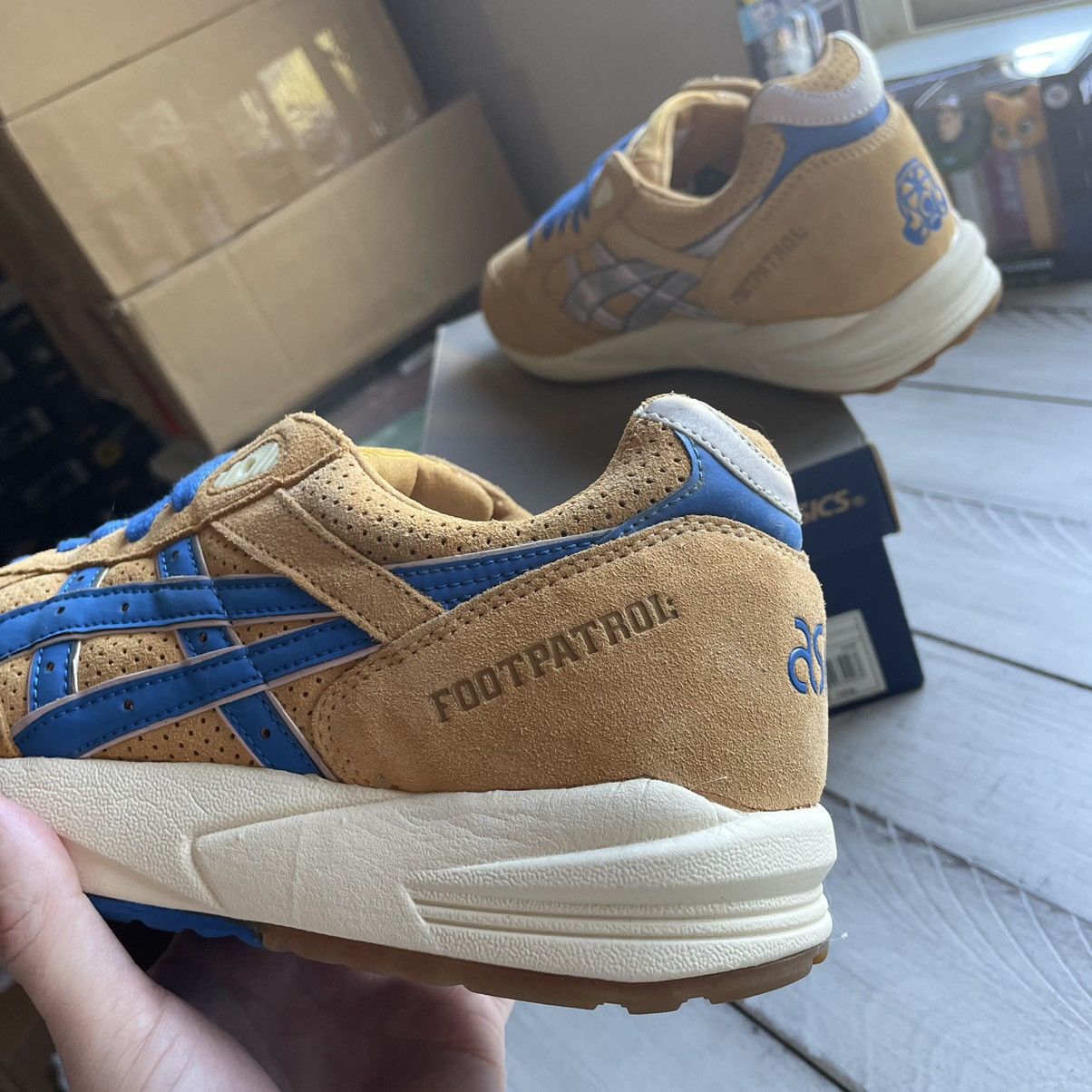 Asics 2012 GEL SAGA ii FOOTPATROL WHEAT BEiGE TAN SUEDE H20RK6342 Size US 10.5 / EU 43-44 - 12 Thumbnail