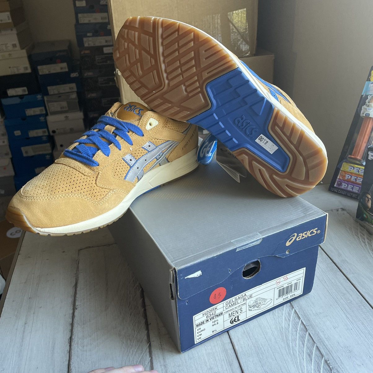 Asics 2012 GEL SAGA ii FOOTPATROL WHEAT BEiGE TAN SUEDE H20RK6342 Size US 10.5 / EU 43-44 - 4 Thumbnail