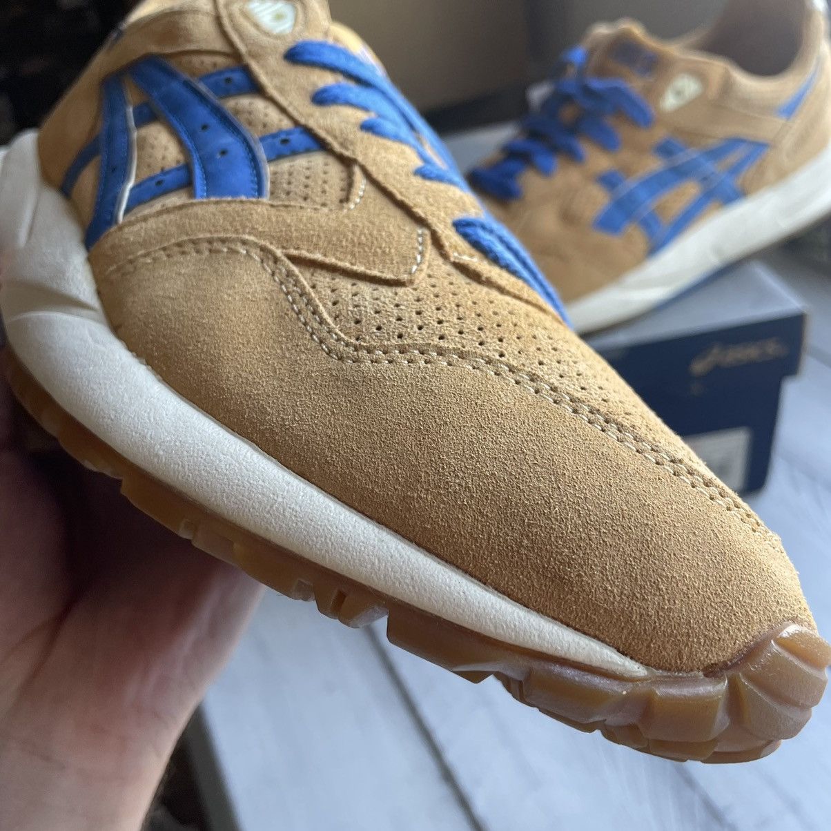 Asics 2012 GEL SAGA ii FOOTPATROL WHEAT BEiGE TAN SUEDE H20RK6342 Size US 10.5 / EU 43-44 - 5 Thumbnail