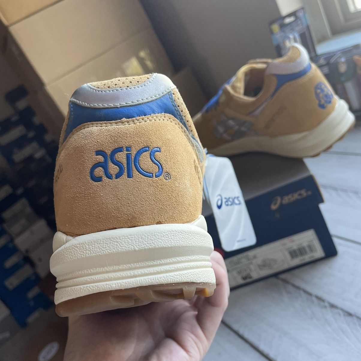 Asics 2012 GEL SAGA ii FOOTPATROL WHEAT BEiGE TAN SUEDE H20RK6342 Size US 10.5 / EU 43-44 - 13 Thumbnail
