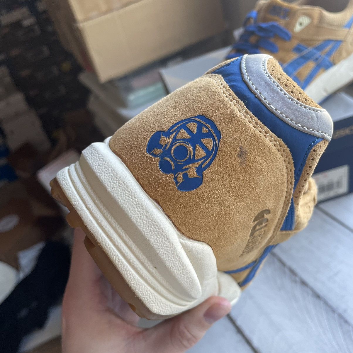 Asics 2012 GEL SAGA ii FOOTPATROL WHEAT BEiGE TAN SUEDE H20RK6342 Size US 10.5 / EU 43-44 - 8 Thumbnail