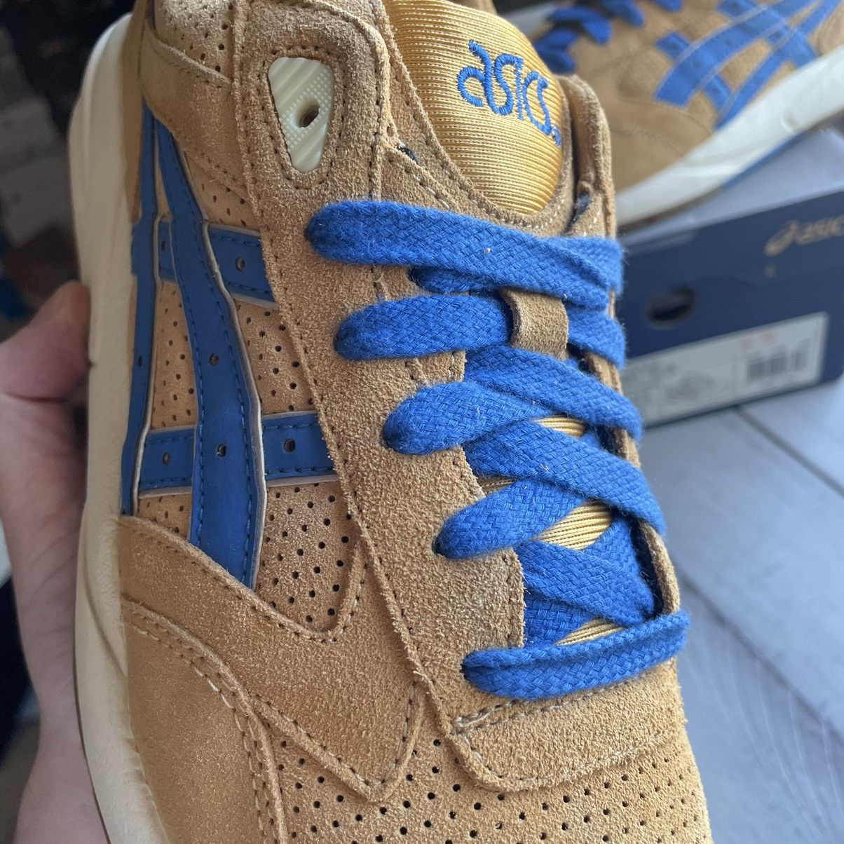 Asics 2012 GEL SAGA ii FOOTPATROL WHEAT BEiGE TAN SUEDE H20RK6342 Size US 10.5 / EU 43-44 - 6 Thumbnail