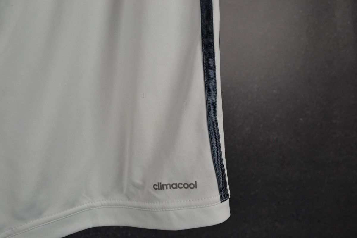 Adidas Real Madrid 2014 Home Football Shorts Adidas Soccer Size US 30 / EU 46 - 5 Thumbnail