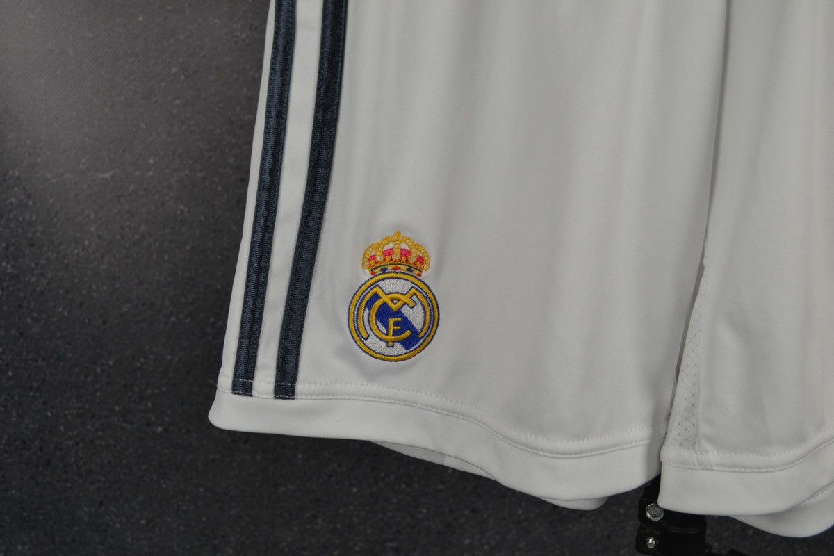 Adidas Real Madrid 2014 Home Football Shorts Adidas Soccer Size US 30 / EU 46 - 3 Thumbnail