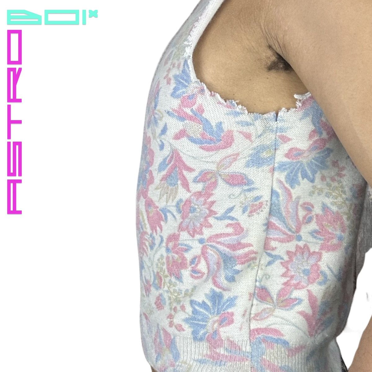 Vintage VINTAGE CREAM FLORAL PASTEL SWEATER VEST _ LARGE Size US L / EU 52-54 / 3 - 3 Thumbnail