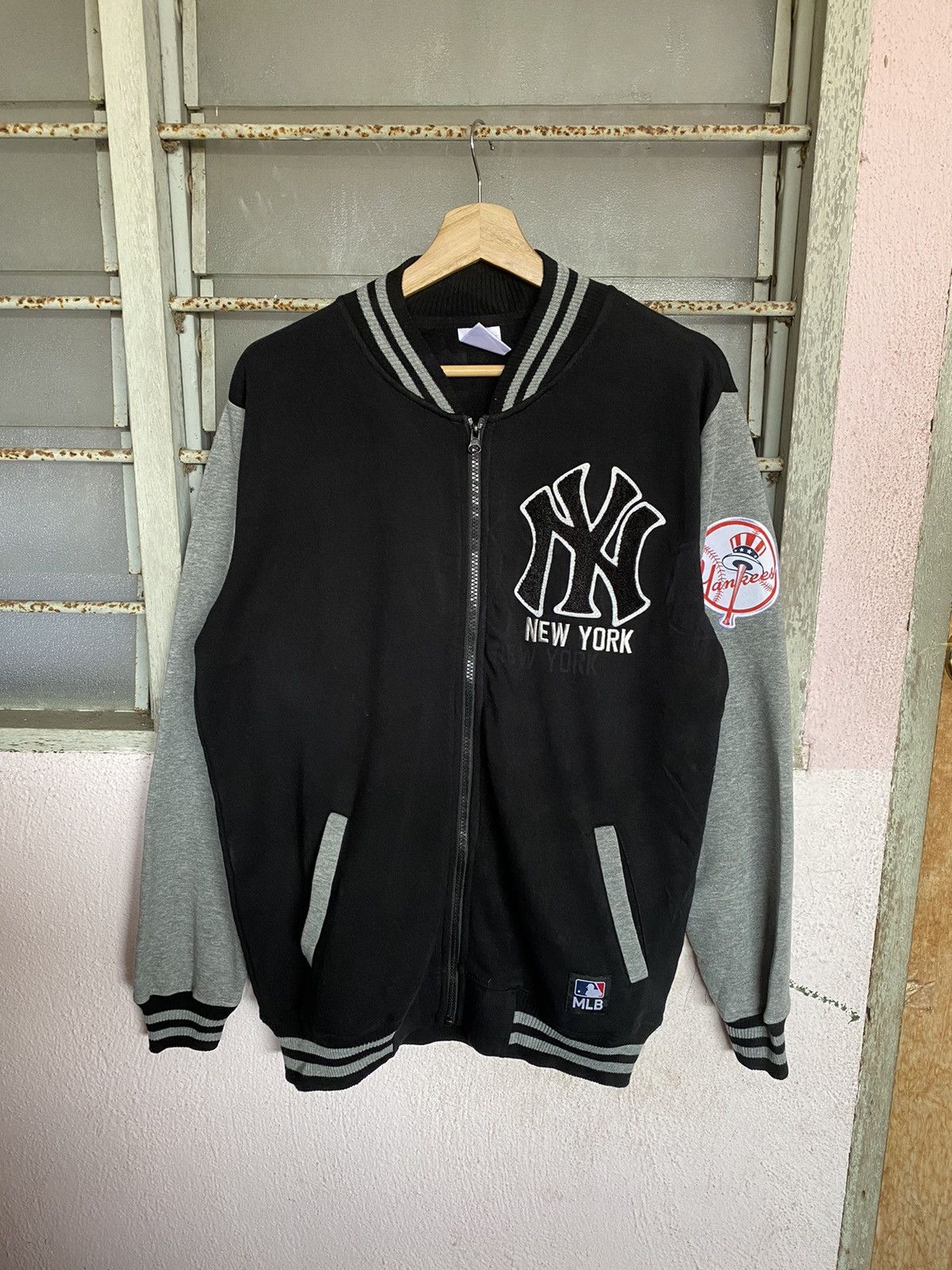 MLB × New York Yankees New York Yankees Varsity Size US L / EU 52-54 / 3 - 5 Thumbnail