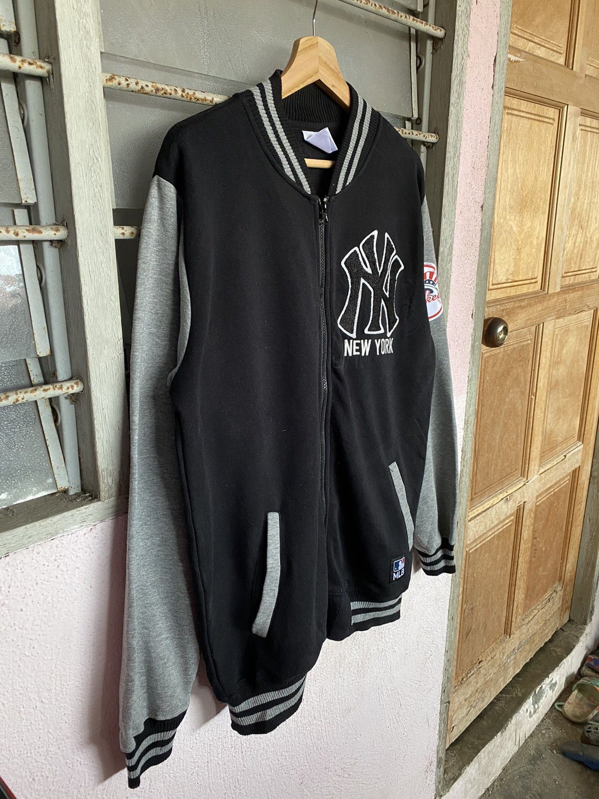 MLB × New York Yankees New York Yankees Varsity Size US L / EU 52-54 / 3 - 3 Thumbnail