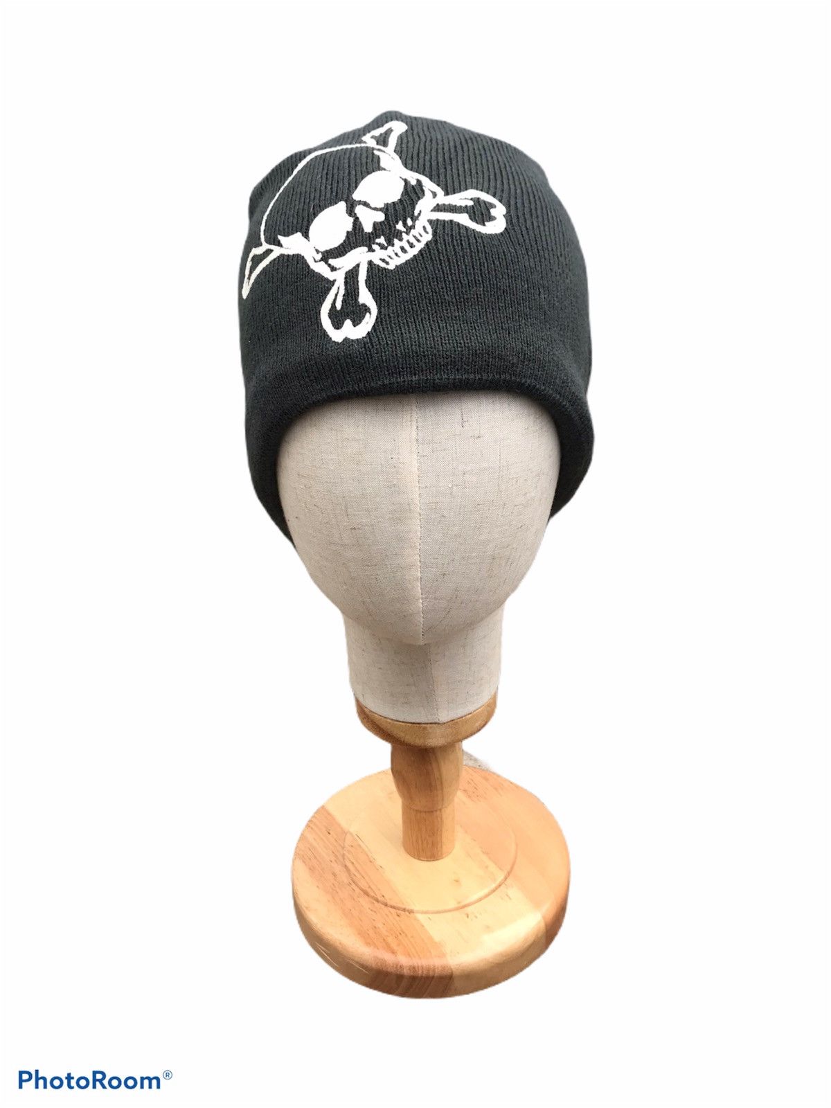 vintage skull cross bone beanie streetwear / streetfashion