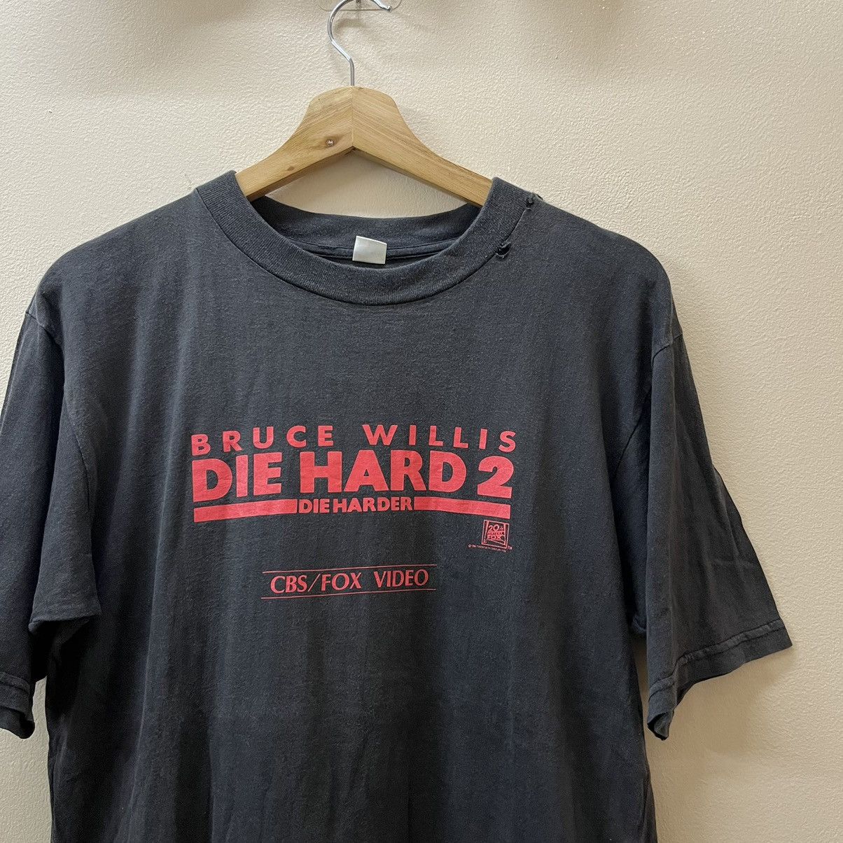 Vintage Vintage 1990 Die Hard 2 Bruce Willis Promo Shirt Size US L / EU 52-54 / 3 - 3 Thumbnail