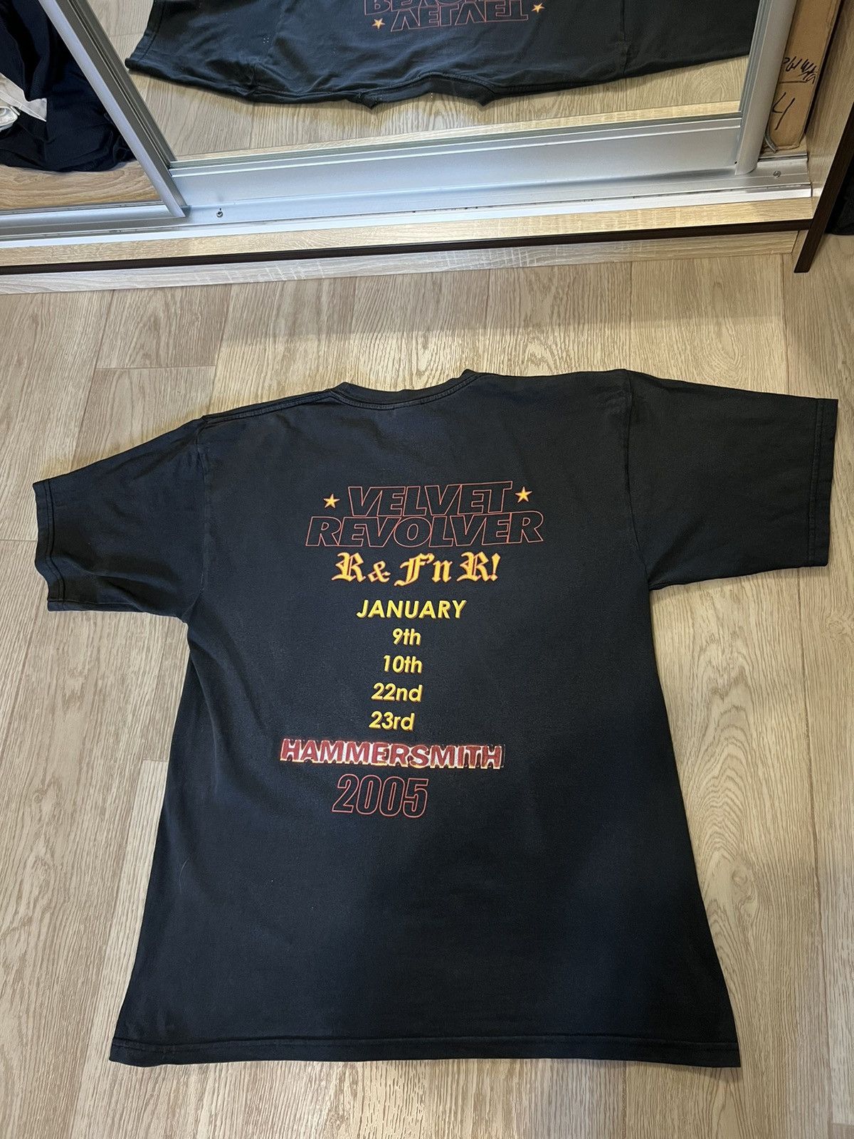Band Tees Velvet Revolver 2004/2005 Tour vintage tee t shirt Size US M / EU 48-50 / 2 - 14 Thumbnail