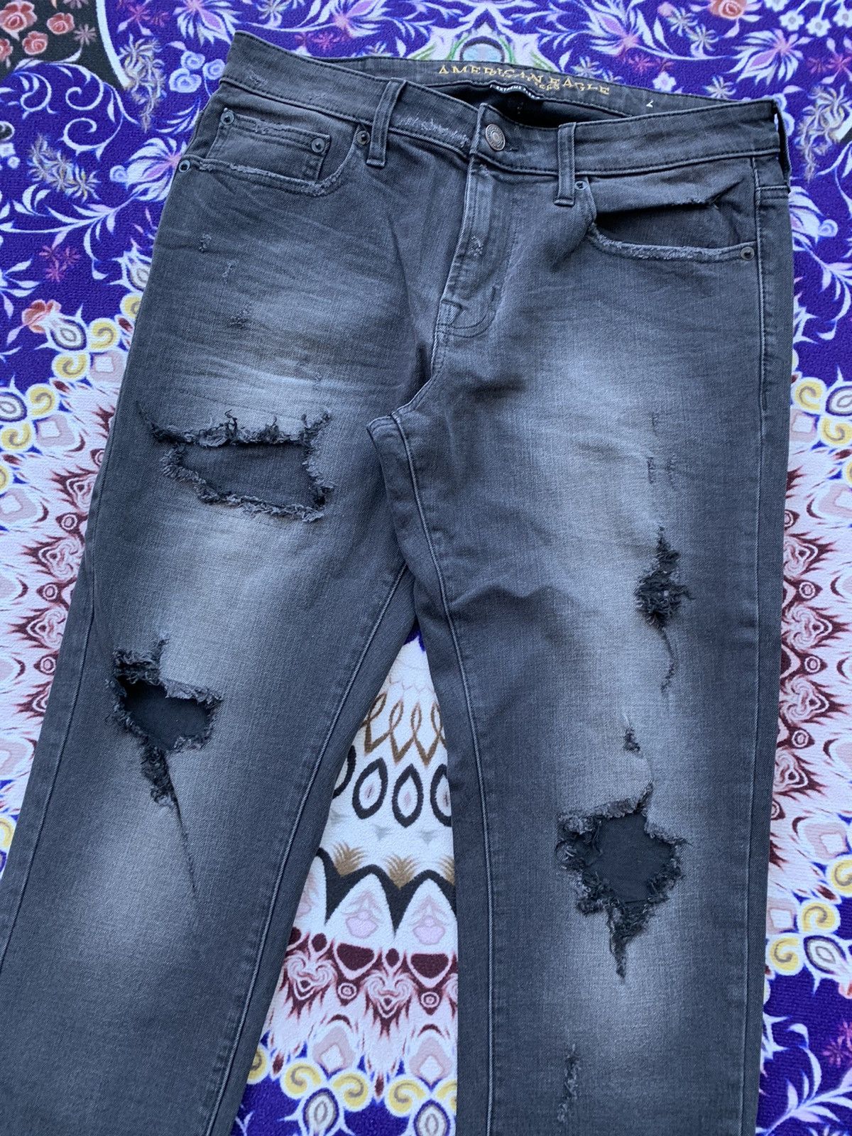 American Eagle Outfitters American Eagle Oufitters Distressed Denim Size US 33 - 4 Thumbnail